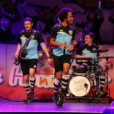 Die Fidele Flotte hatte zur närrischen Seefahrt in die Mehrzweckhalle Meiersheide eingeladen. Rhythmussportgruppe.