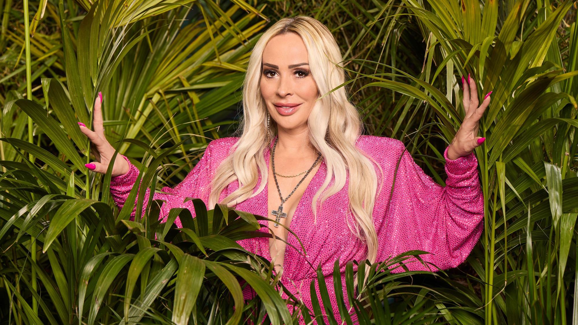 Cora Schumacher hat das „RTL-Dschungelcamp“ nach einem Nervenzusammenbruch überraschend am Sonntag verlassen.