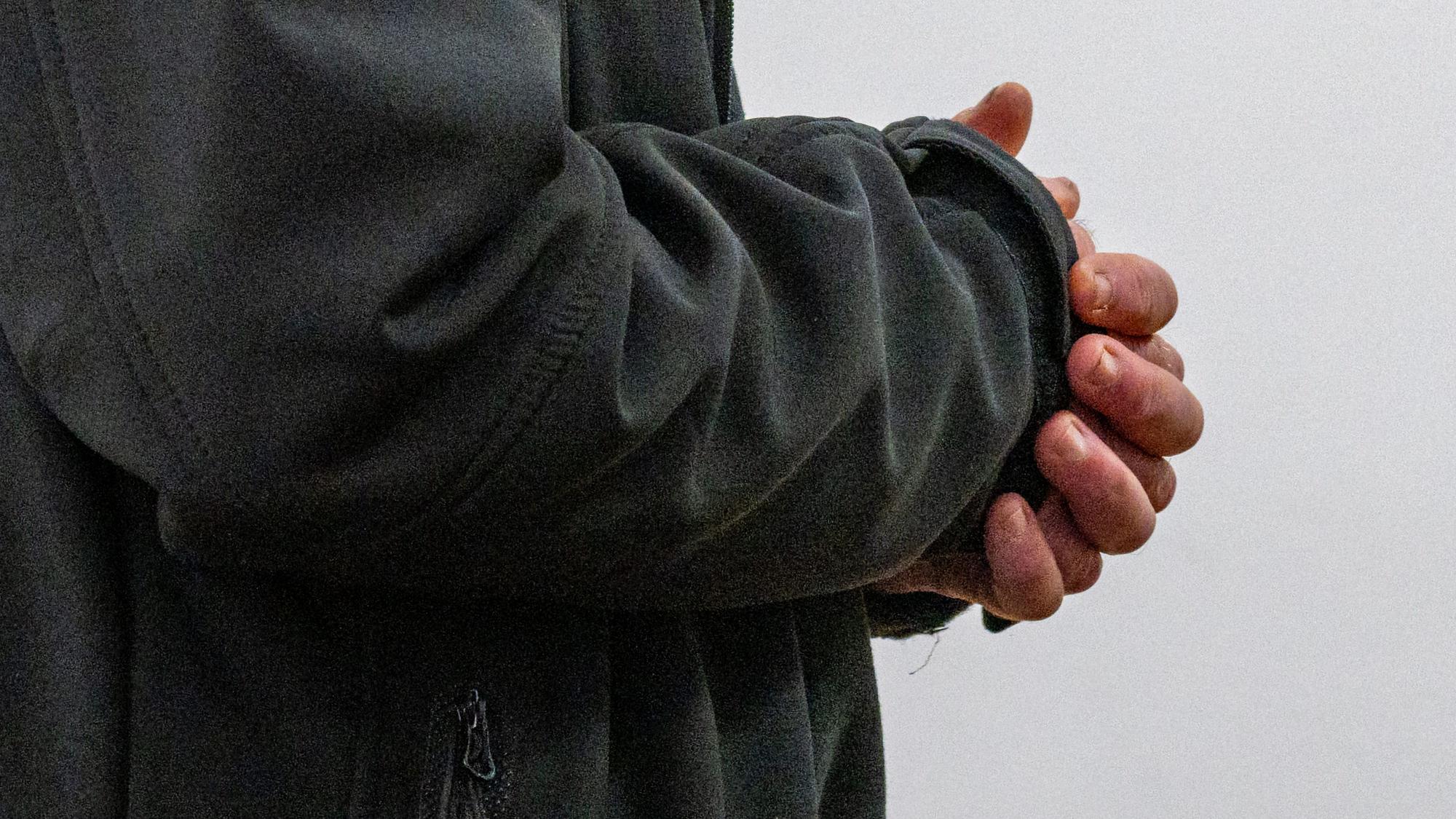 Der Priester soll an einem Messdiener während zweier mehrtägiger Radtouren sexuelle Handlungen vorgenommen haben.