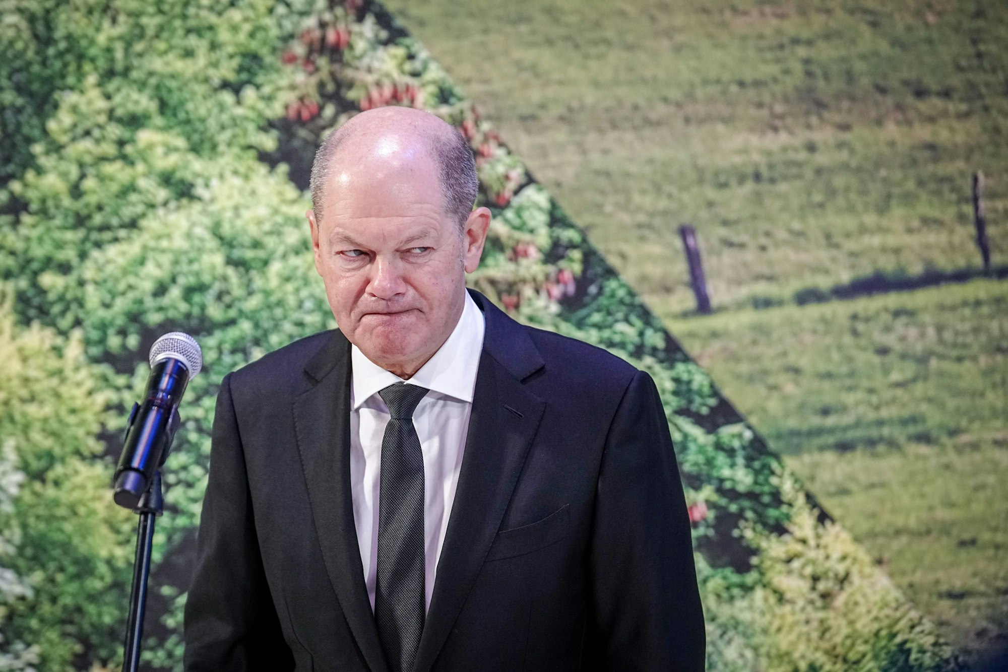 Bundeskanzler Olaf Scholz (SPD) gibt nach seinem Rundgang auf der Grünen Woche ein Pressestatement.