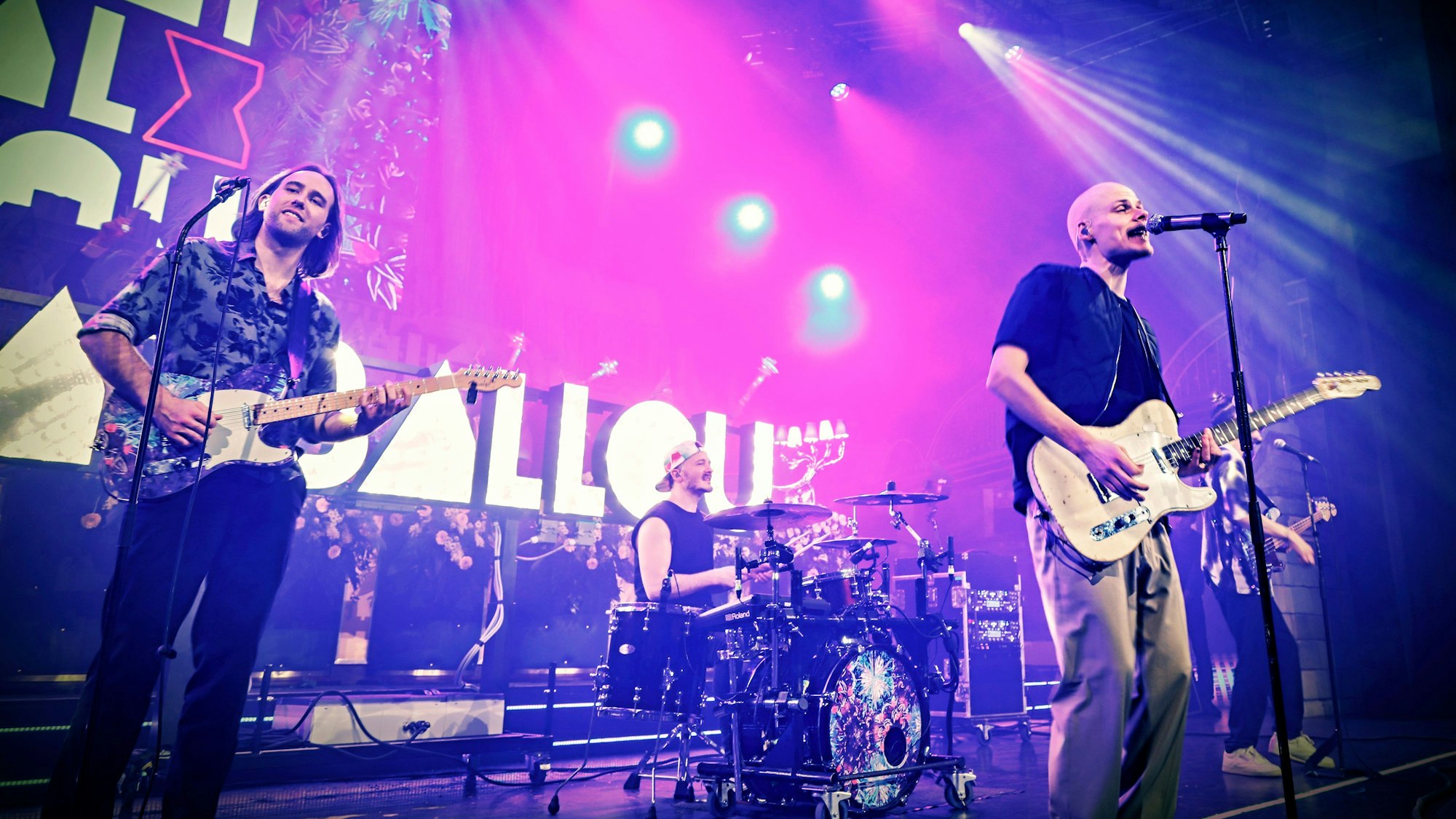 Die Band beim Konzert auf der Bühne