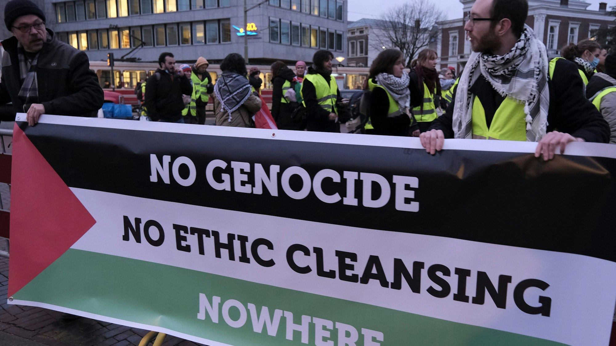 Pro-palästinensische Demonstration in Den Haag vor dem Internationalen Gerichtshof, wo Israel zu dem Vorwurf des Völkermordes im Gaza-Krieg Stellung nehmen muss.