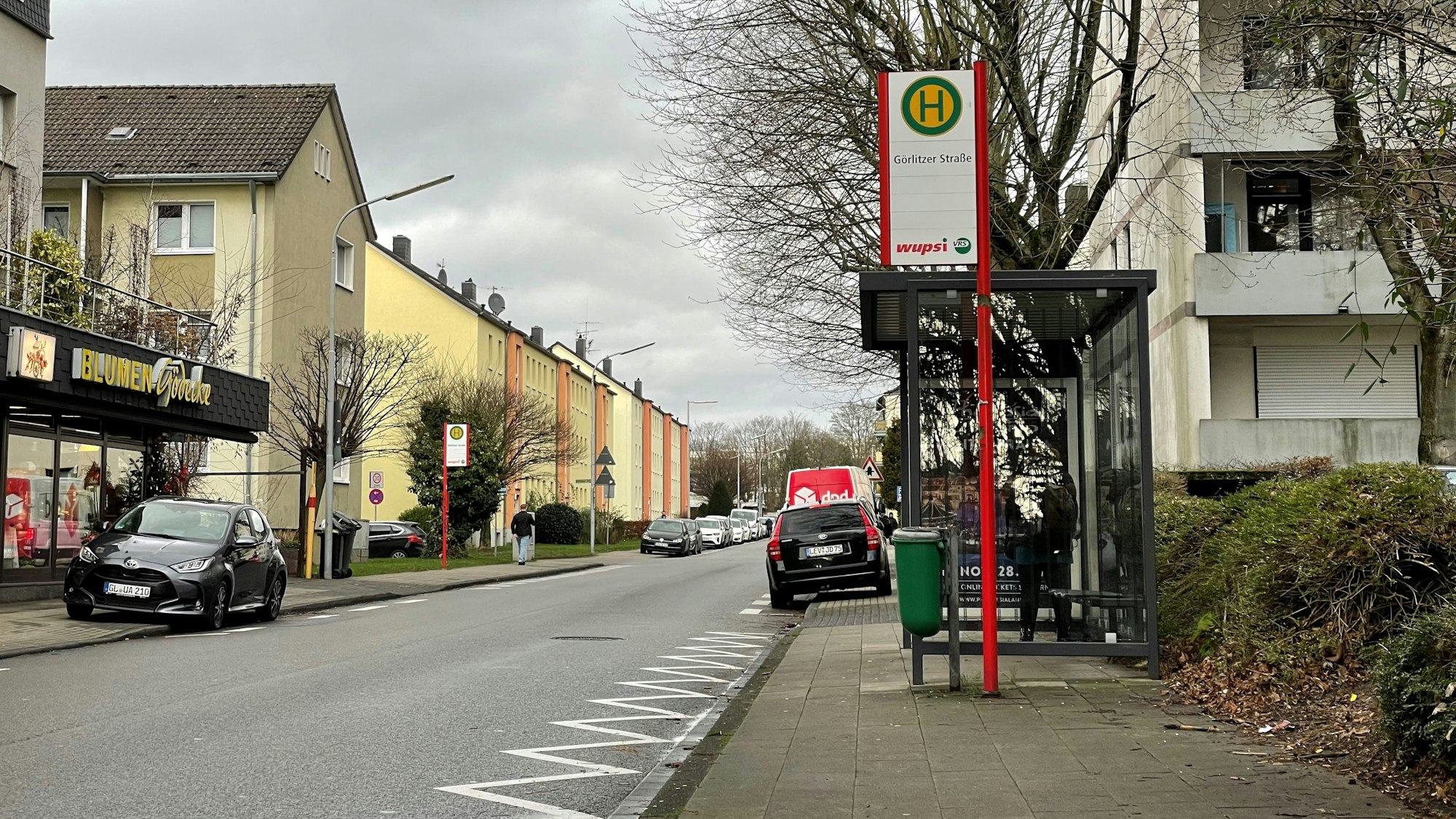 Die Feldstraße mit der Haltestelle Görlitzer Straße