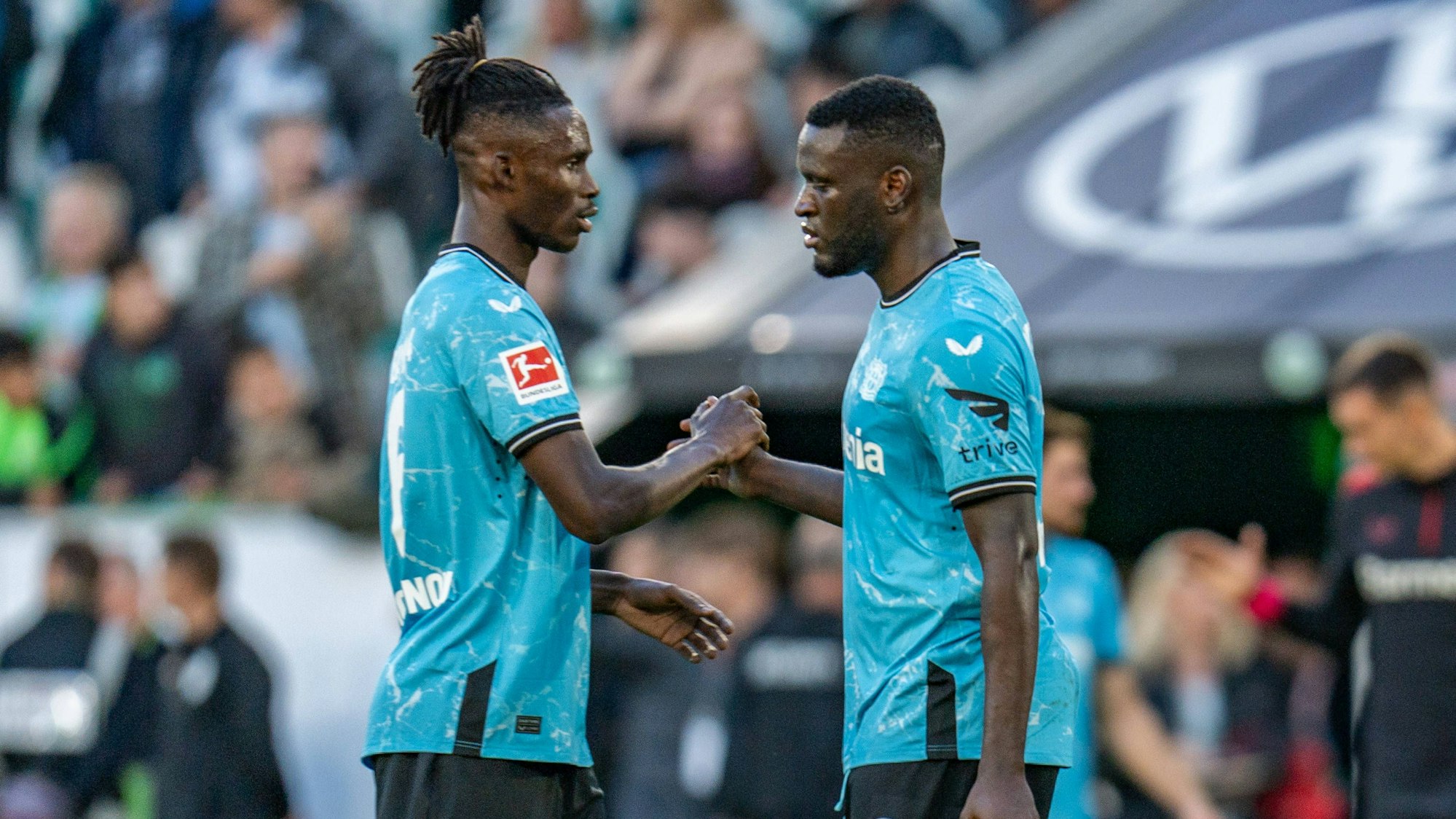 Odilon Kossounou mit Victor Boniface