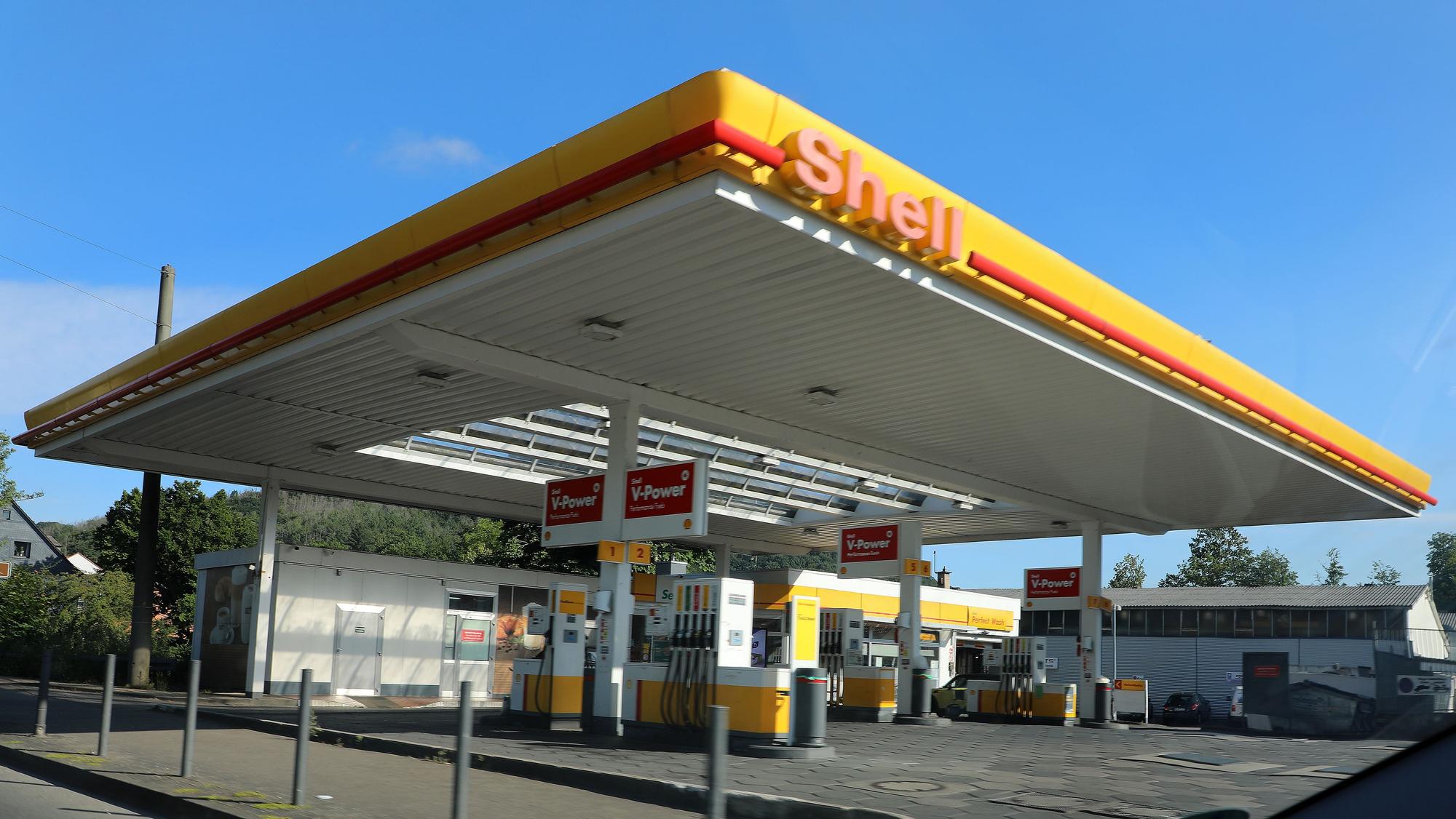 Die Shell-Tankstelle auf der Köln-Aachener-Straße in Elsdorf wurde überfallen.