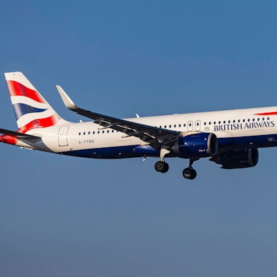 Ein Airbus A320 der British Airways in der Luft.