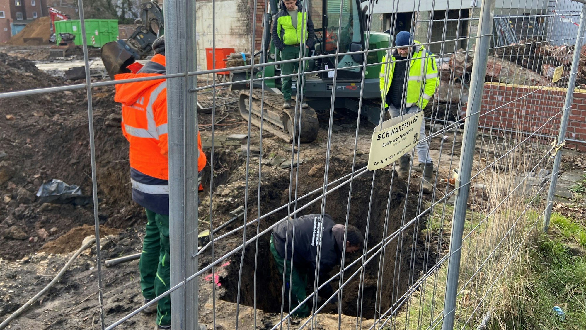 Das Bild zeigt eine Baustelle.