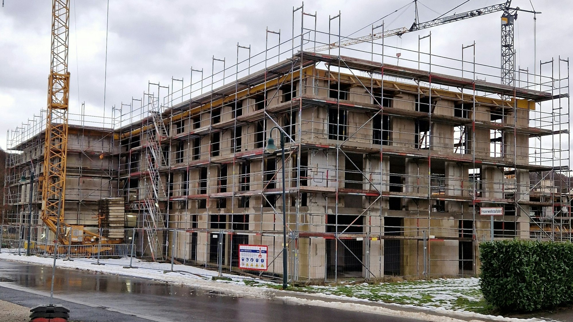 Im Rohbau ist derzeit das künftige Technische Rathaus der Stadt Rösrath. Im ersten Halbjahr 2025 sollen Teile der Verwaltung einziehen.