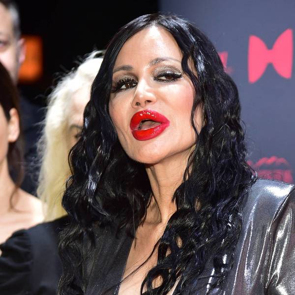 RTL-Dschungelstar Djamila Rowe auf dem roten Teppich einer Charity-Veranstaltung.