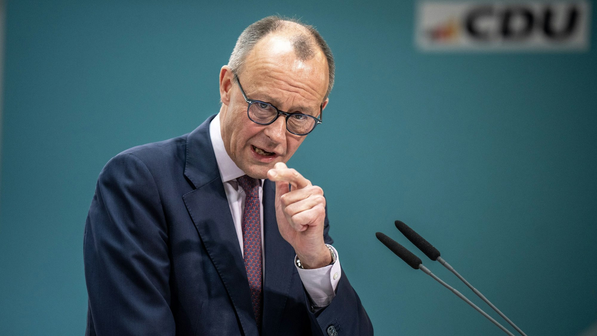 23.01.2024, Berlin: Friedrich Merz, CDU Bundesvorsitzender und Fraktionsvorsitzender der CDU/CSU Fraktion, spricht bei der Wirtschaftskonferenz «Deutschland kann es besser» der CDU Deutschlands.