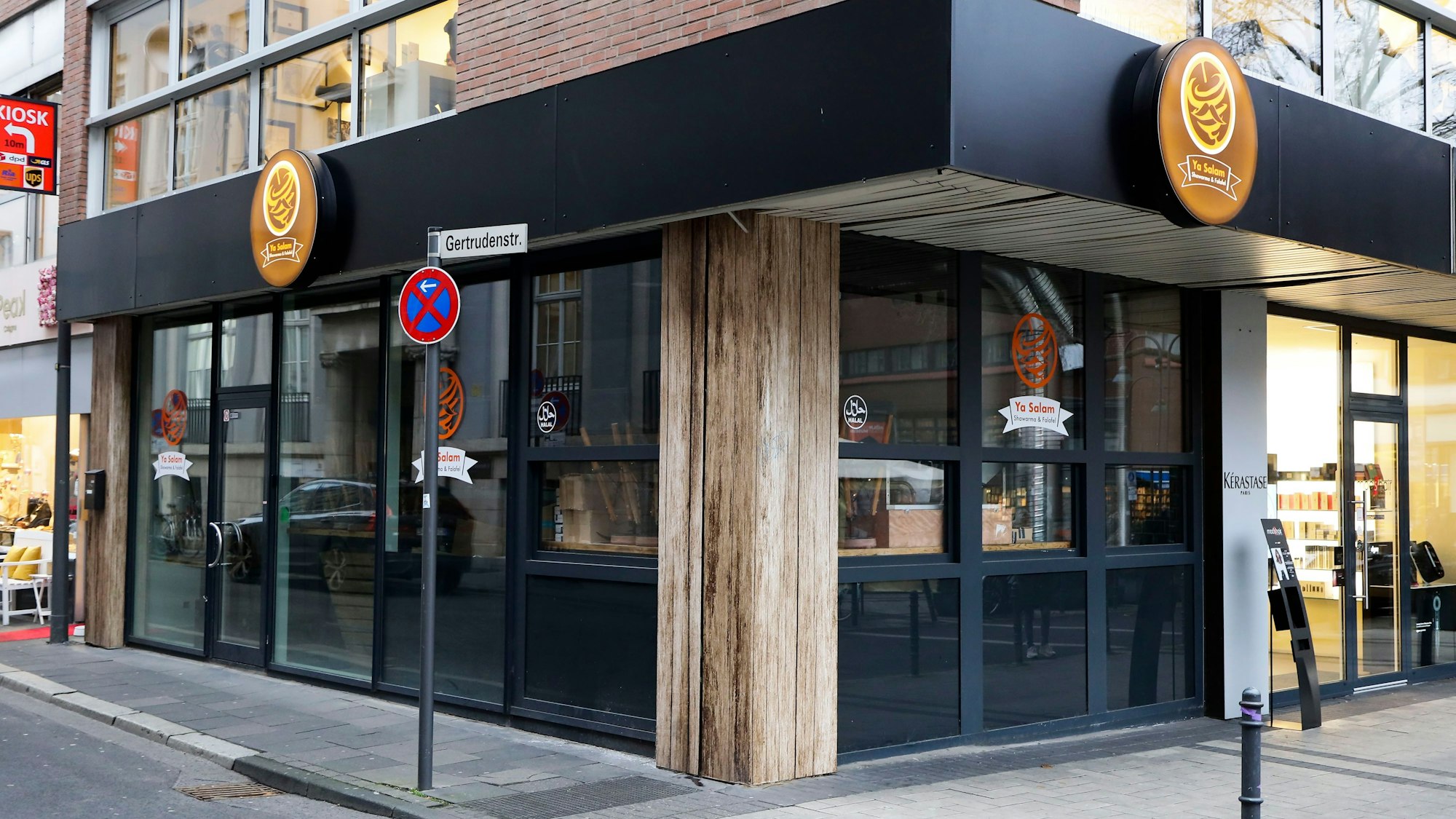 23.11.2023, Köln: Das Restaurant Ya Salam auf der Breite Strasse 169 /Ecke Gertrudenstrasse.Foto:Dirk Borm