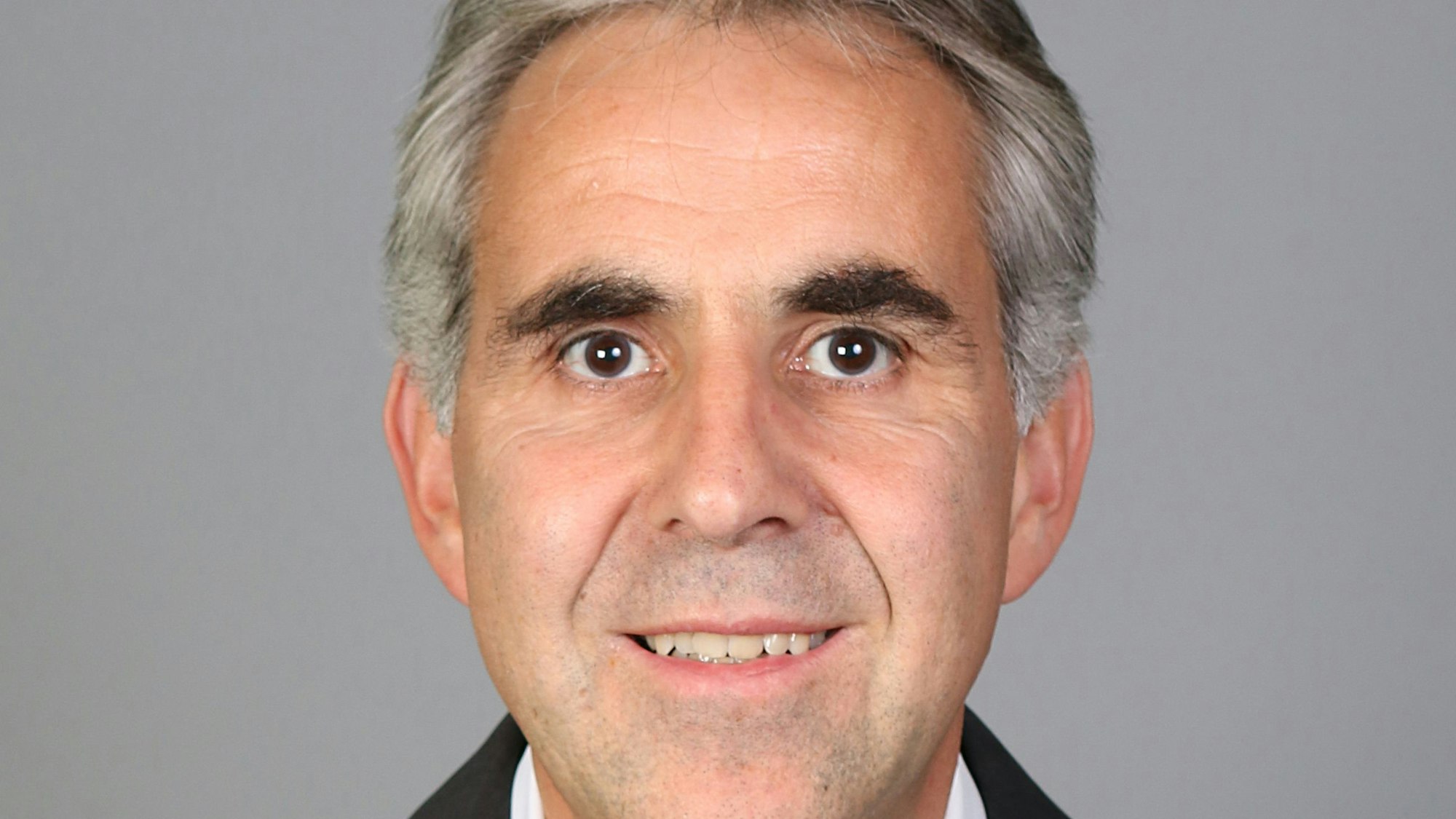 Professor Stephan Wassong (54) ist Lehrstuhlinhaber für Sportgeschichte an der Deutschen Sporthochschule in Köln und Direktor des Zentrums für olympische Studien. Zudem ist er Mitglied der IOC-Kommission und dort zuständig für Olympische Erziehung.