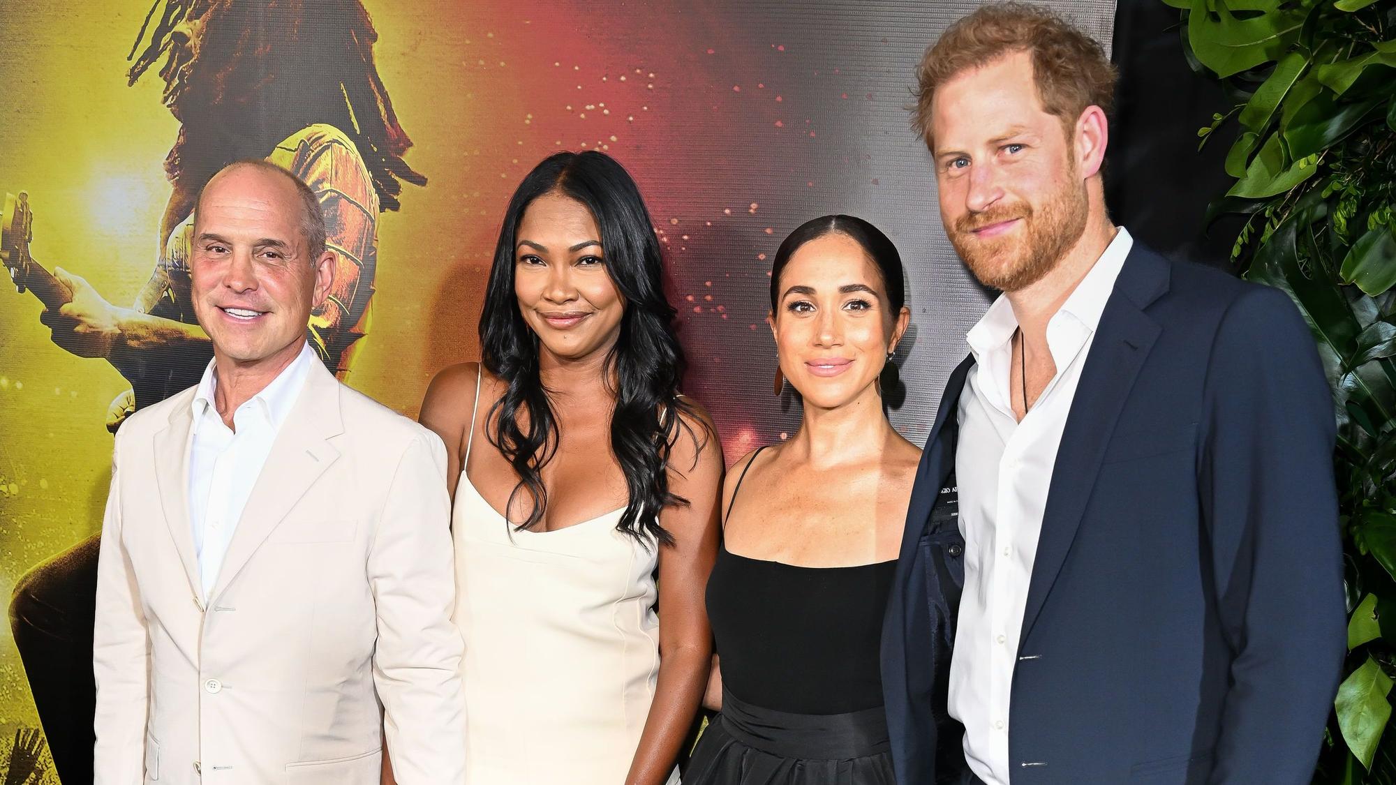Brian Robbins, Tracy James, Meghan und Prinz Harry bei der Filmpremiere.