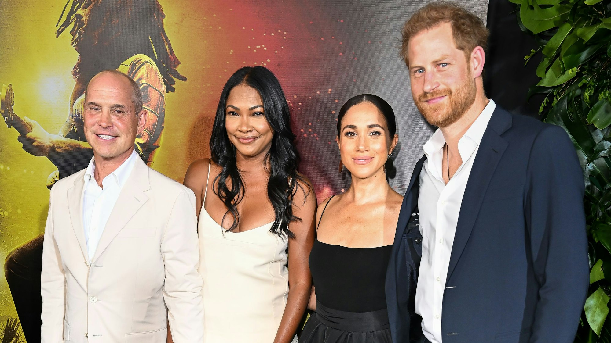 Brian Robbins, Tracy James, Meghan und Prinz Harry bei der Filmpremiere.