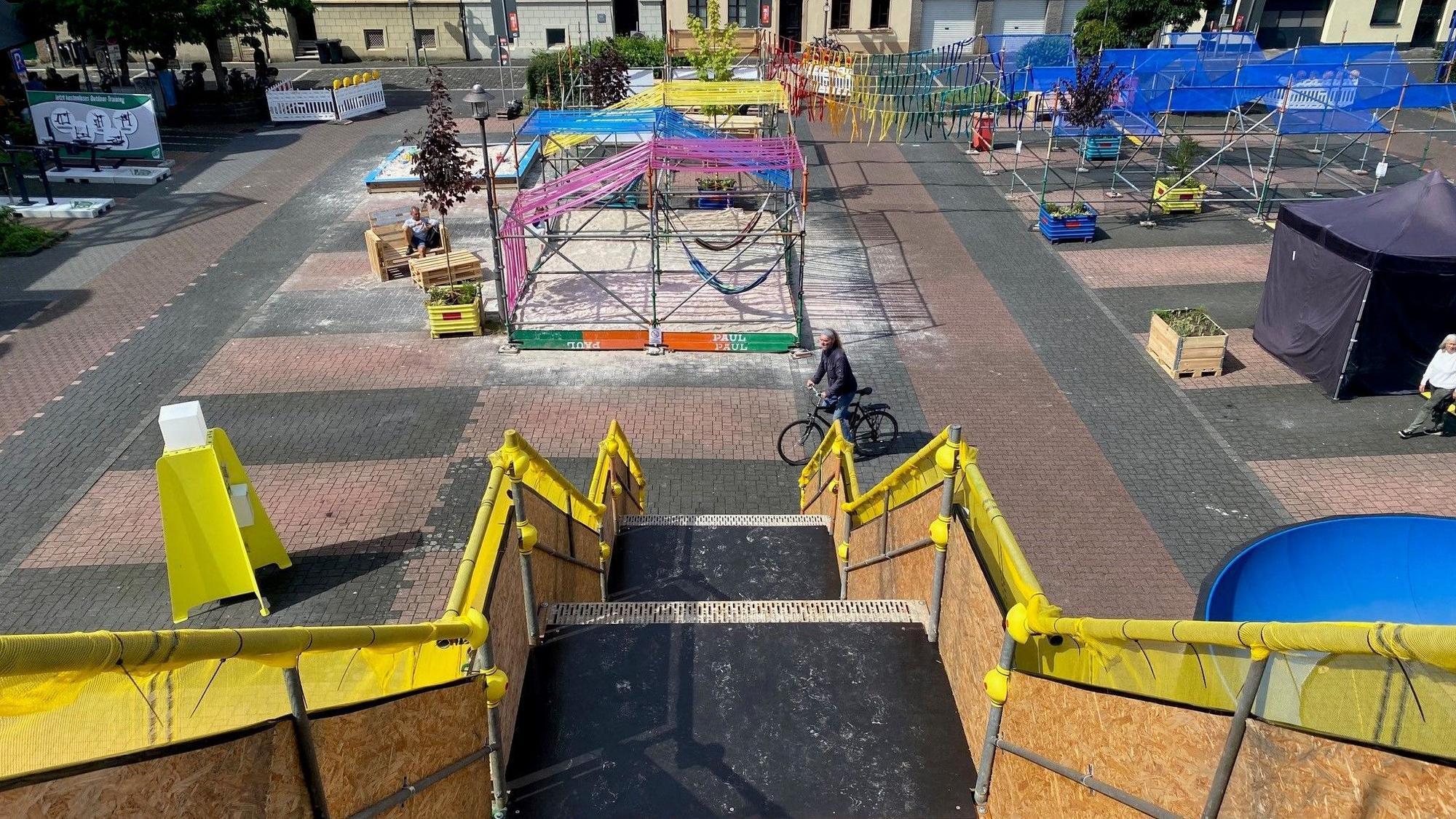 Zu sehen ist der vorübergehend als Veranstaltungsfläche umgestaltete Belvedere-Platz.
