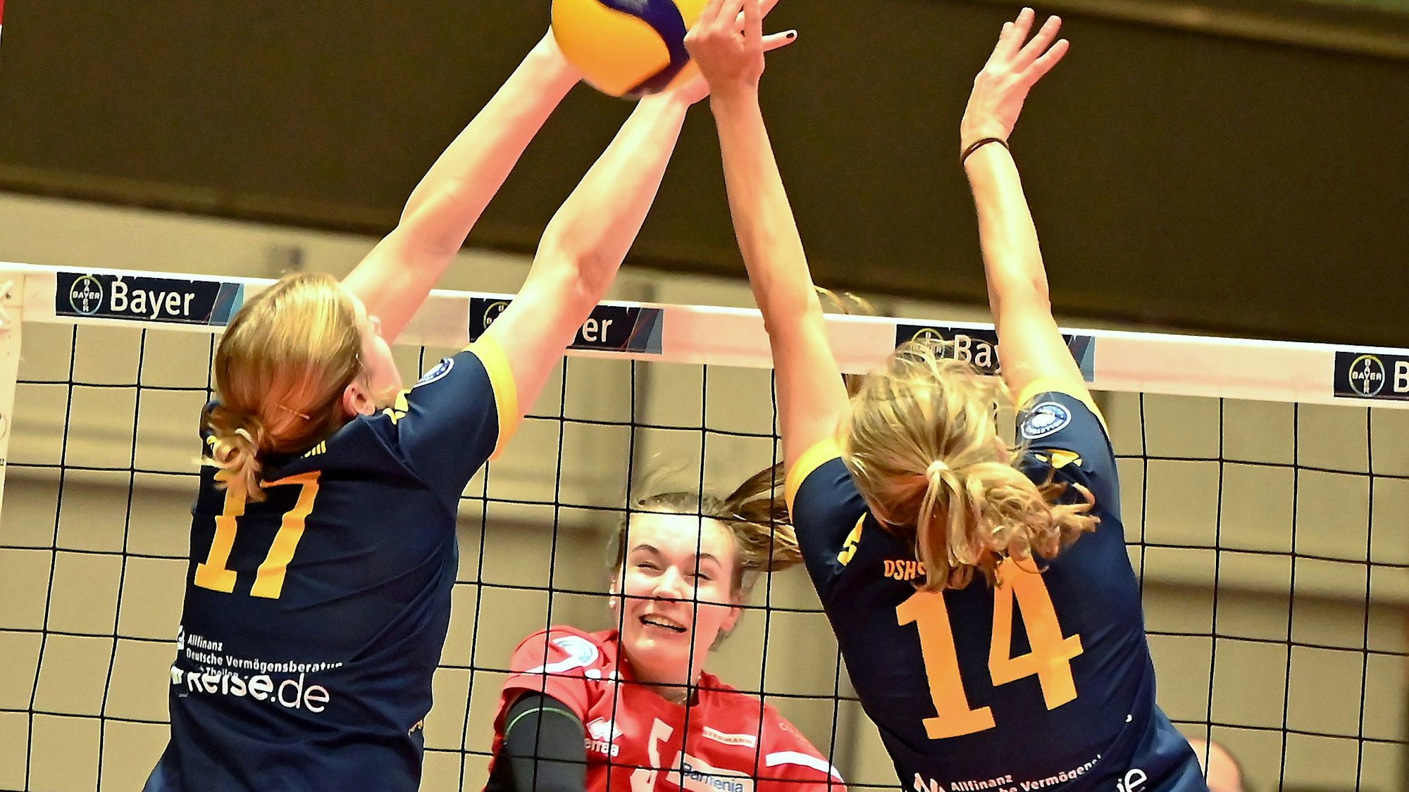 16.12.2023, Volleyball-Bayer Volleys-DSHS Köln
mitte: Clara Wübbeke (Bayer)
Foto: Uli Herhaus