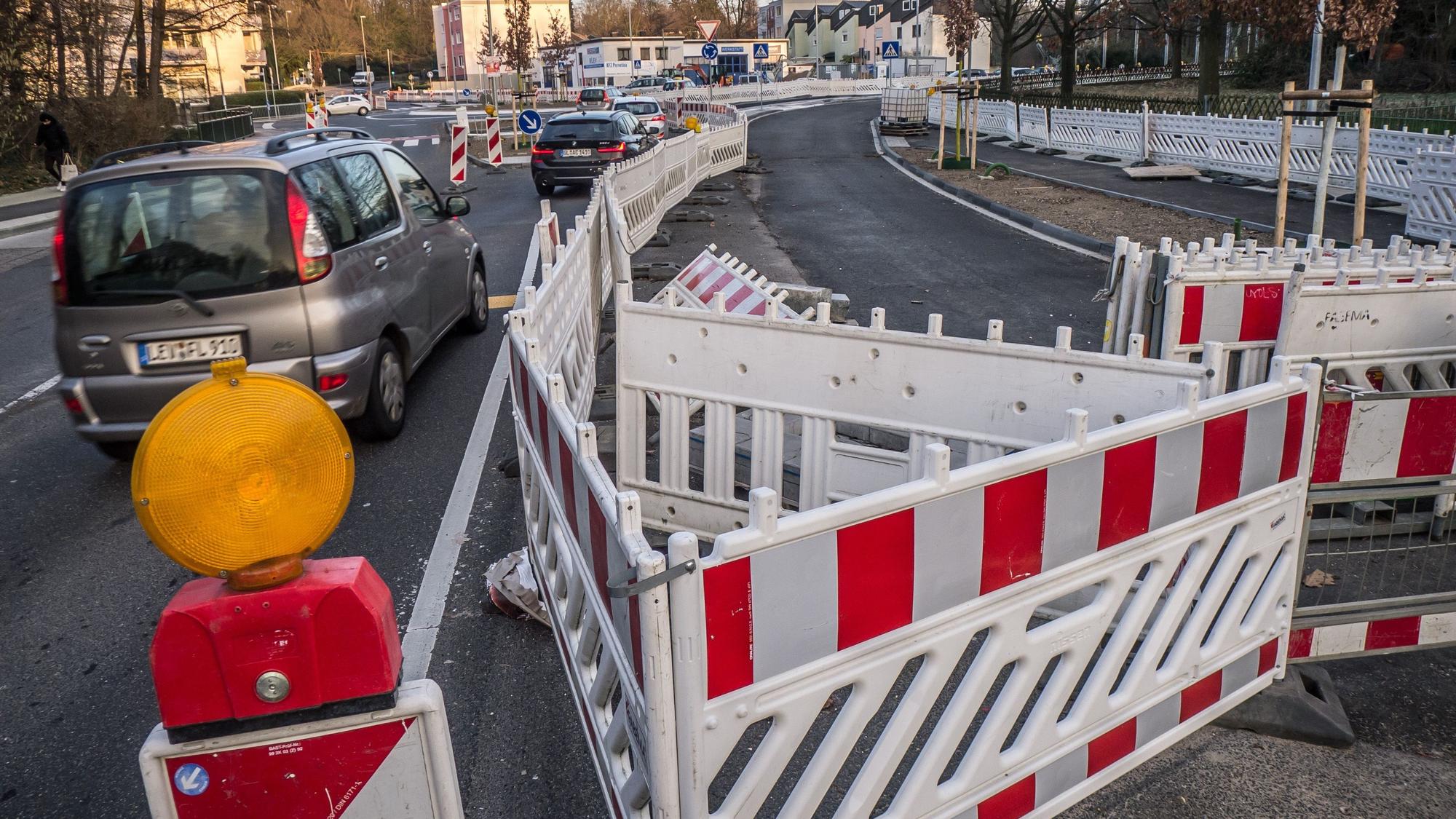 Kreisel Rennbaumstraße Bauarbeiten wegen der Kälte unterbrochen.