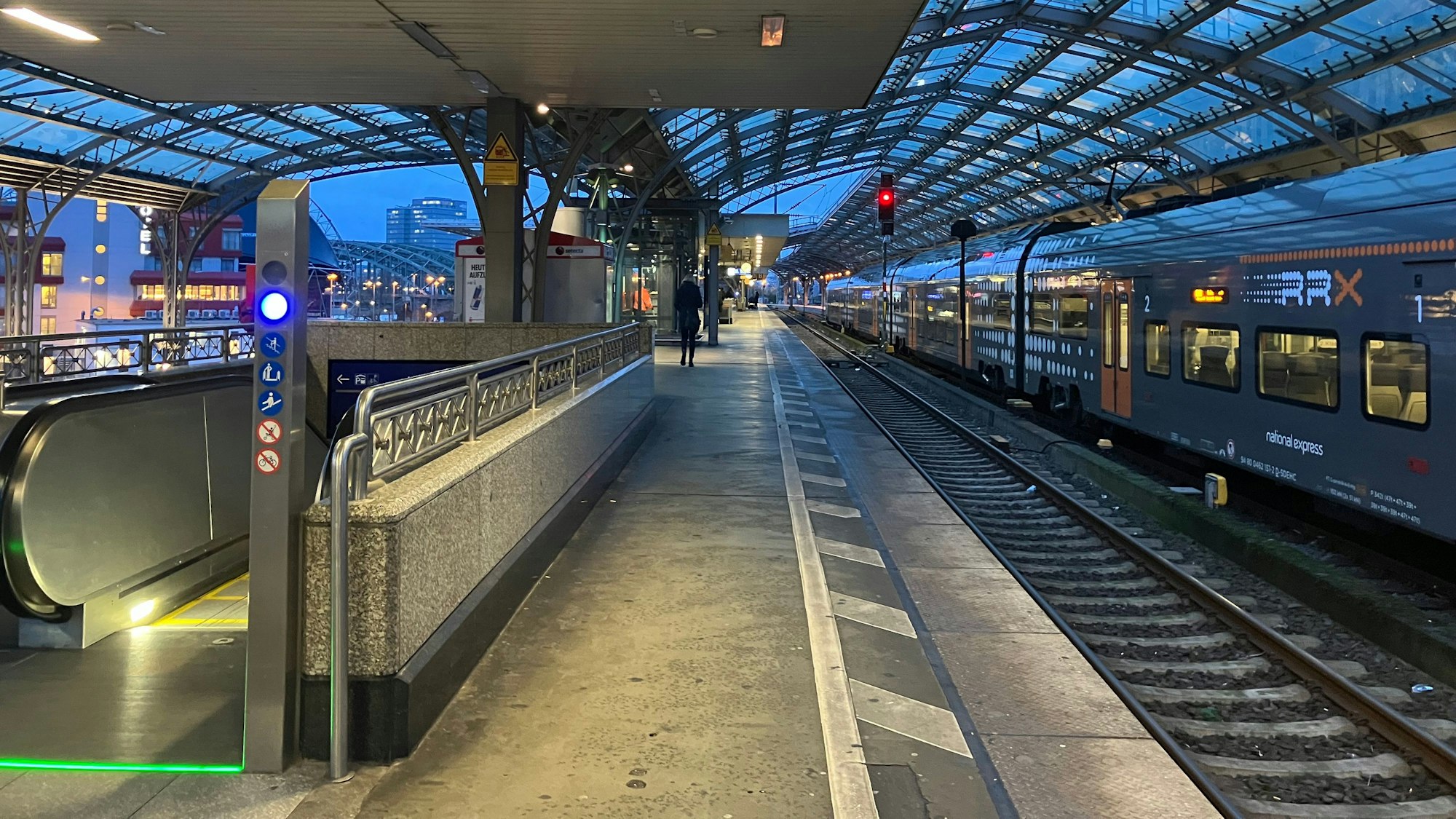 Die meisten Züge, die am Mittwochmorgen in den Hauptbahnhof einrollen, werden von National Express betrieben. Die anderen Gleise sind verwaist.