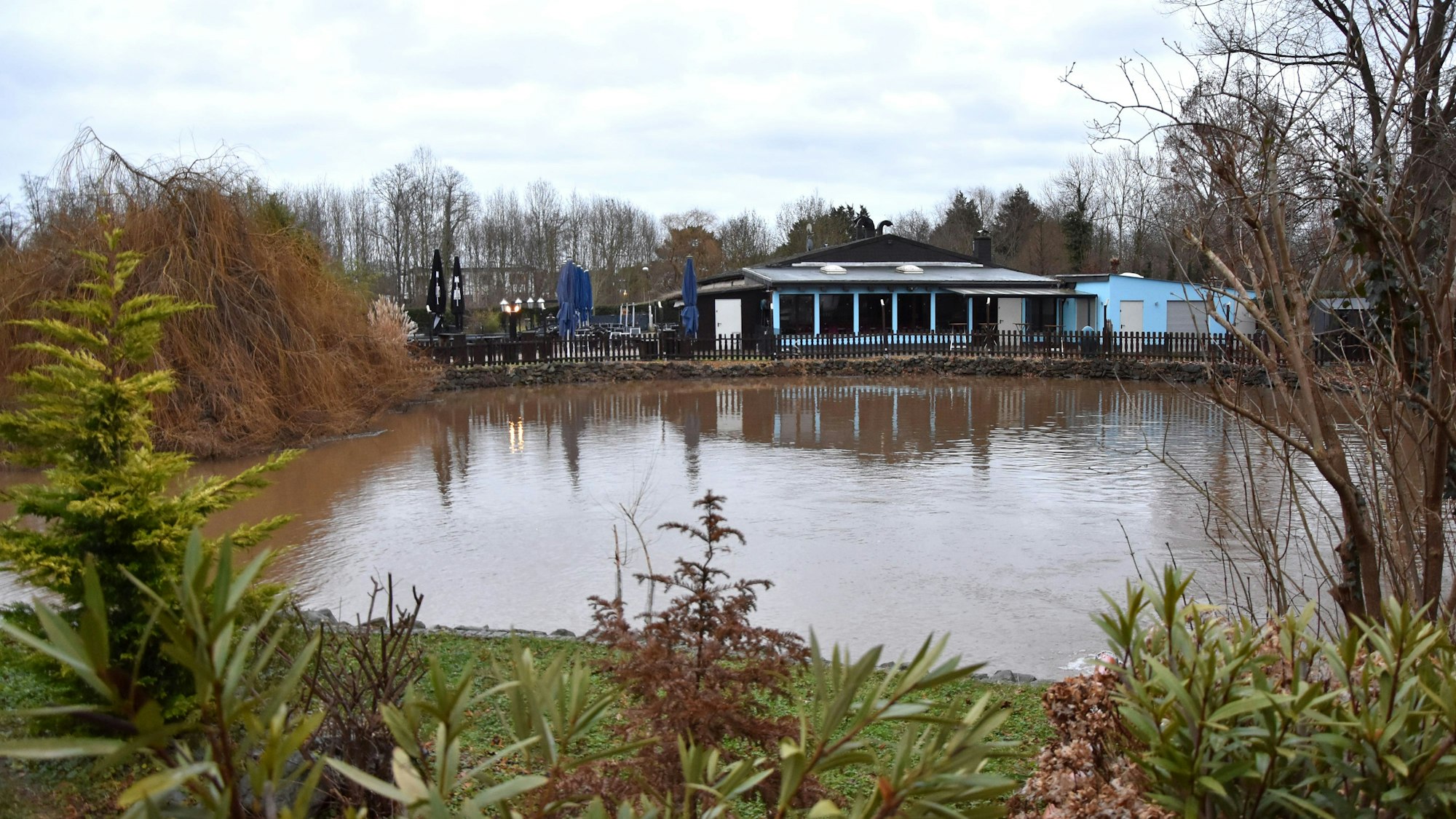 Still ruht nicht nur der Mühlteich, auch die Gaststätte Angelparkt ist zurzeit geschlossen. An Ostern soll das beliebte Ausflugsziel mit neuem Pächter wieder öffnen.