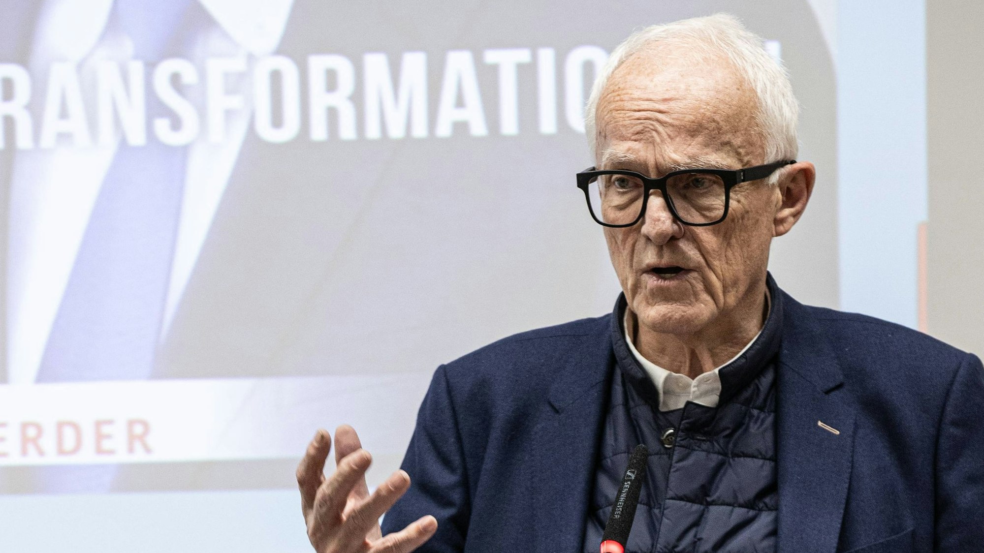 NRW-Ministerpräsident a.D. Prof. Dr. Jürgen Rüttgers stellt sein neues Buch vor. Titel: Transformationen. Wie sich Deutschland ändern muss, um die Zukunft erfolgreich zu meistern.