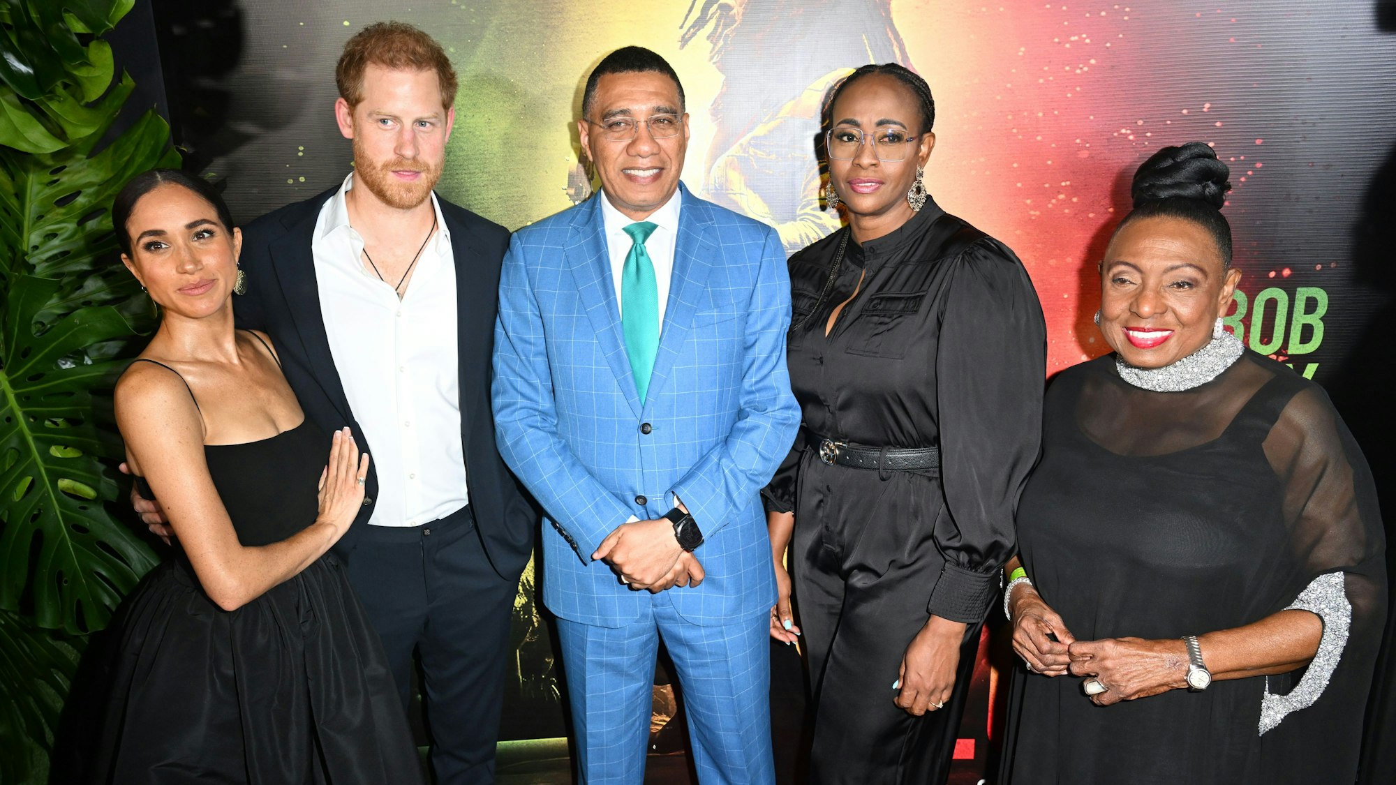 Herzogin Meghan, Prinz Harry, Andrew Holness, Juliet Holness und Olivia Grange bei der Filmpremiere.