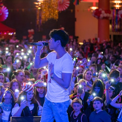 Bühnenprogramm bei der Karnevalsparty „KölleAlarm“.