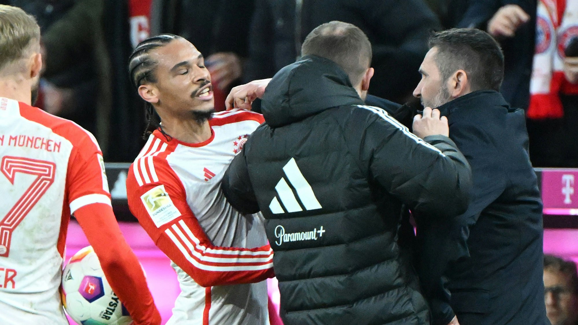 Im Nachholspiel zwischen FC Bayern München und Union Berlin kam es zum Angriff des Union-Trainers Nenad Bjelica gegen Nationalspieler Leroy Sané.