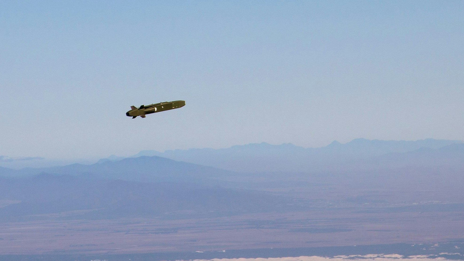 Die von der Bundeswehr herausgegebene Aufnahme zeigt einen Lenkflugkörper Taurus im Rahmen einer Übung über See. Die Ukraine bittet Deutschland um dieses Waffensystem.