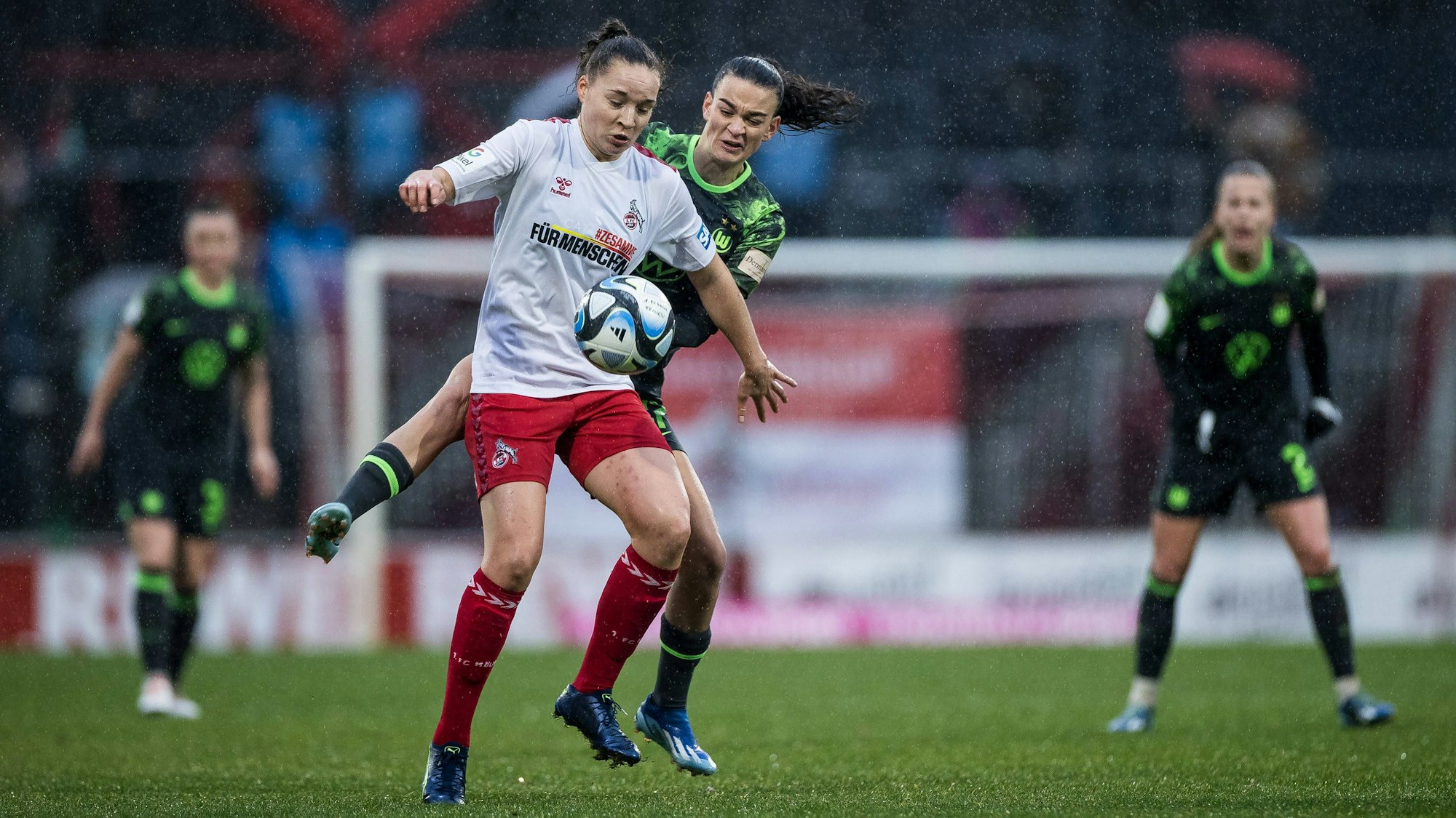 GOOGLE PIXEL Frauen Bundesliga: 1. FC Köln - VfL Wolfsburg 09.12.2ß23 Lotta Cordes 1. FC Köln, 6, Riola Xhenauku VfL Wolfsburg, 27 GOOGLE PIXEL Frauen Bundesliga, 1. FC Köln - VfL Wolfsburg, Köln, Franz-Kremer-Stadion am 09.12.2023 DFB REGULATIONS PROHIBIT ANY USE OF PHOTOGRAPHS AS IMAGE SEQUENCES AND/OR QUASI-VIDEO. *** GOOGLE PIXEL Frauen Bundesliga 1 FC Köln VfL Wolfsburg 09 12 2ß23 Lotta Cordes 1 FC Köln, 6 , Riola Xhenauku VfL Wolfsburg, 27 GOOGLE PIXEL Frauen Bundesliga, 1 FC Köln VfL Wolfsburg, Köln, Franz Kremer Stadion am 09 12 2023 DFB REGULATIONS PROHIBIT ANY USE OF PHOTOGRAPHS AS IMAGE SEQUENCES AND OR QUASI VIDEO Copyright: xBEAUTIFULxSPORTS/Wunderlx