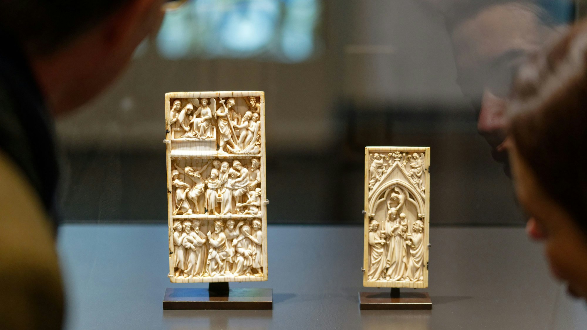 Ein Flügel eines Dyptichons mit Szenen aus der Passion Christi und der Flügel eines Dyptichons mit der Krönung Mariens Köln sind im Museum Schnütgen zu sehen.