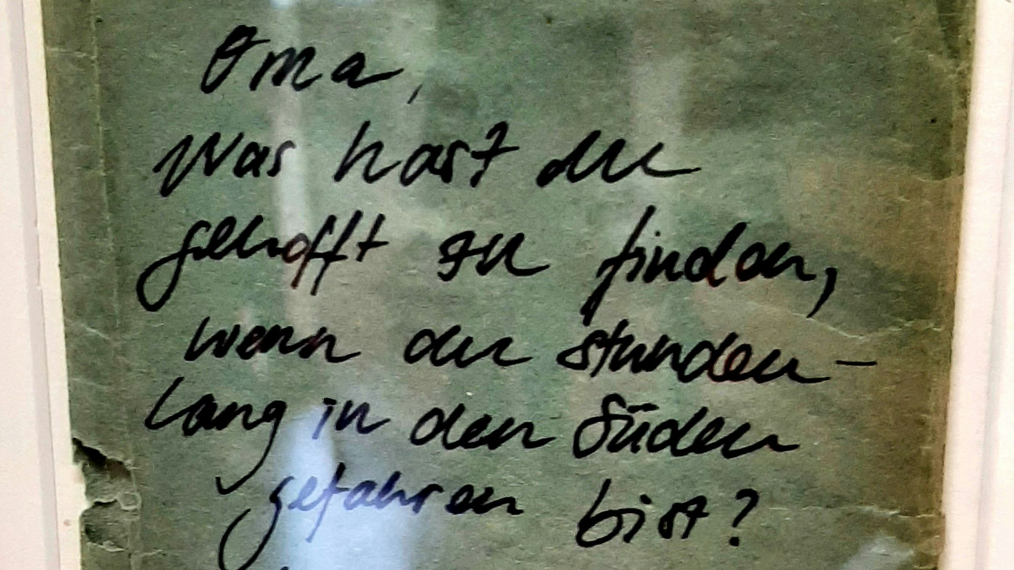 Ausstellung "An den Rändern" im Museum Morsbroich und dem Kunstverein Leverkusen, kuratiert von Miriam Edmunds (l.) aus Basel und Maxie Fischer aus Berlin.