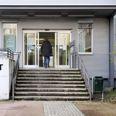 RECORD DATE NOT STATED 27.12.2023, Berlin - Deutschland. Blick auf das Finanzamt Prenzlauer Berg, Pankow, Weissensee *** 27 12 2023, Berlin Germany View of the tax office Prenzlauer Berg, Pankow, Weissensee