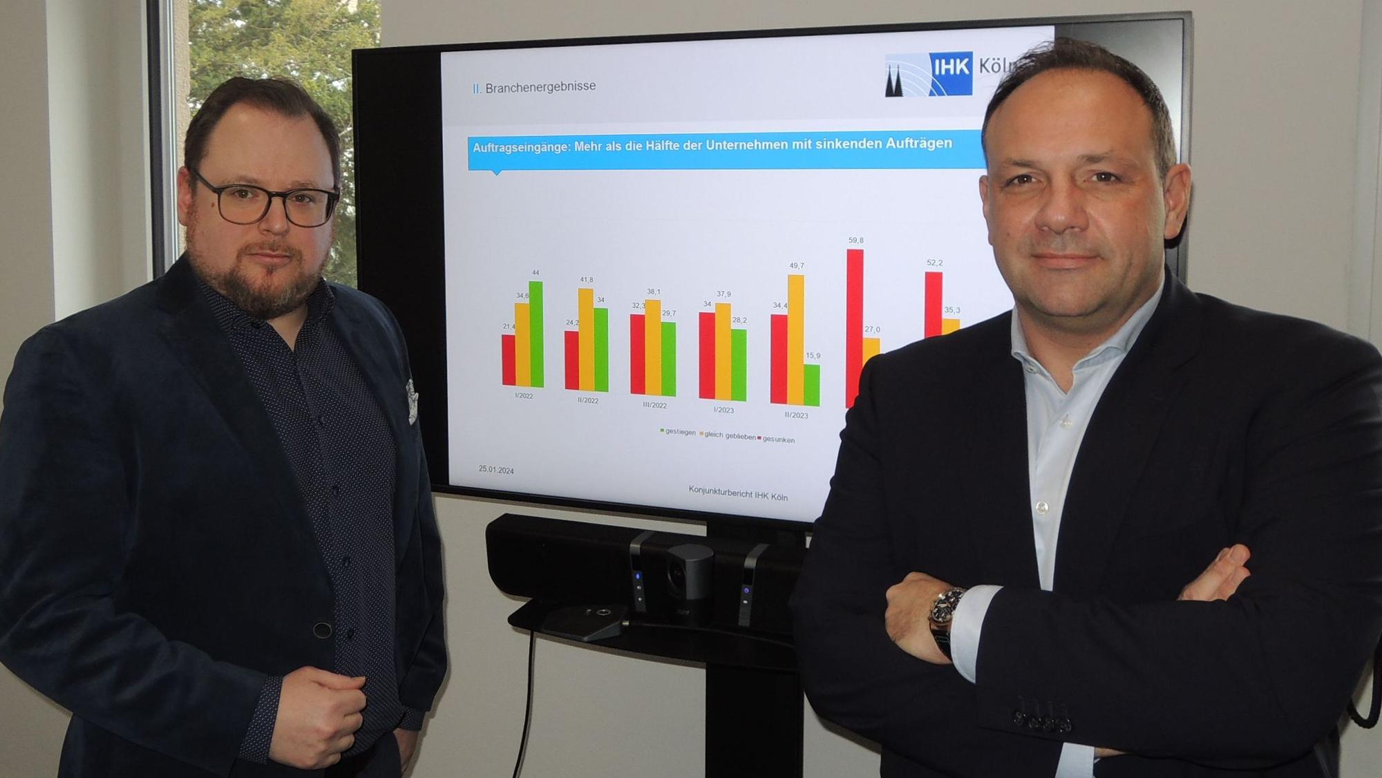 Unternehmer Björn Griesemann und IHK-Rhein-Erft-Geschäftsführer Gero Fürstenberg (l.) sehen schwarz für die Industrie und den Handel im Rhein-Erft-Kreis