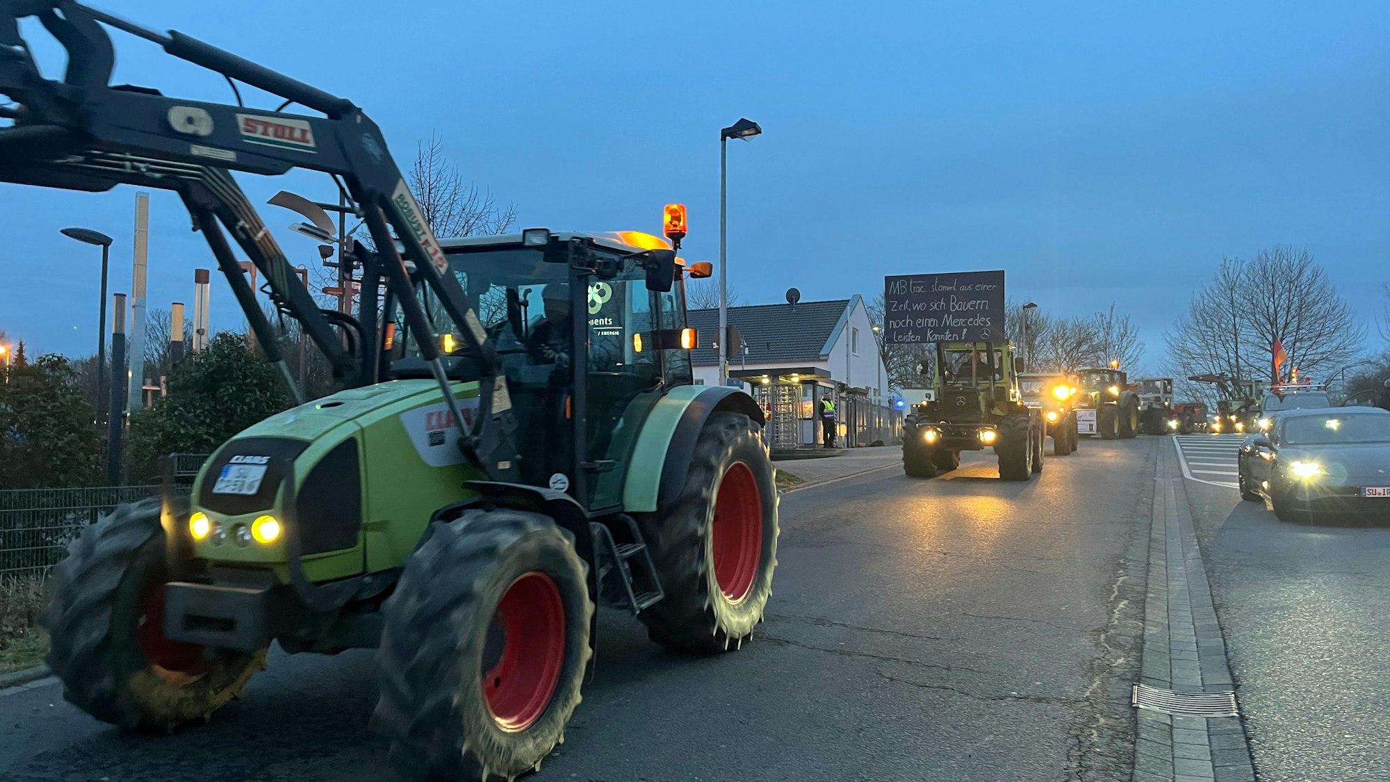Die Bauern aus der Region demonstrieren weiter gegen die vorgesehenen Pläne der Bundesregierung zur Abschaffung der Steuerbefreiung von Agrardiesel.