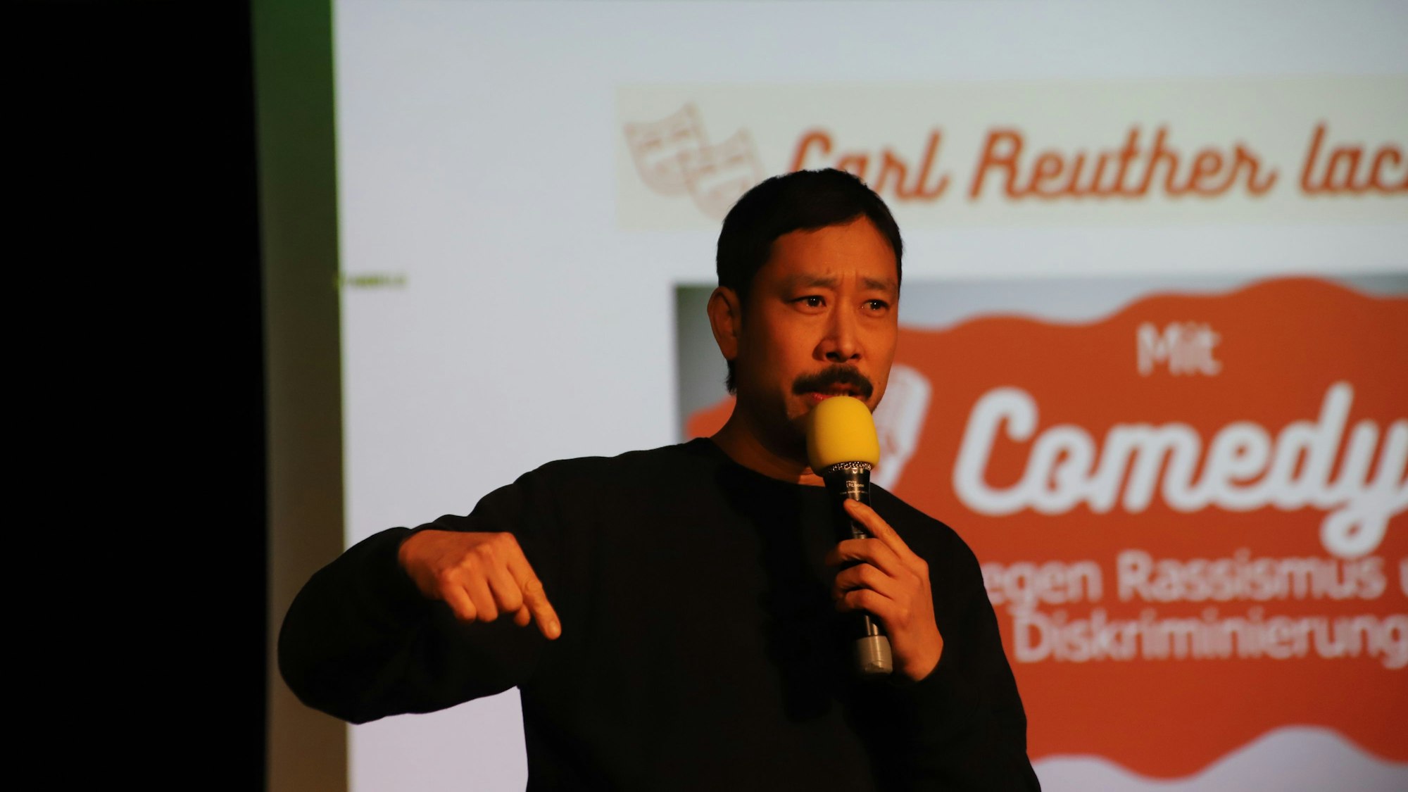 Ill-Young Kim spielte mit seinem asiatischen Aussehen.