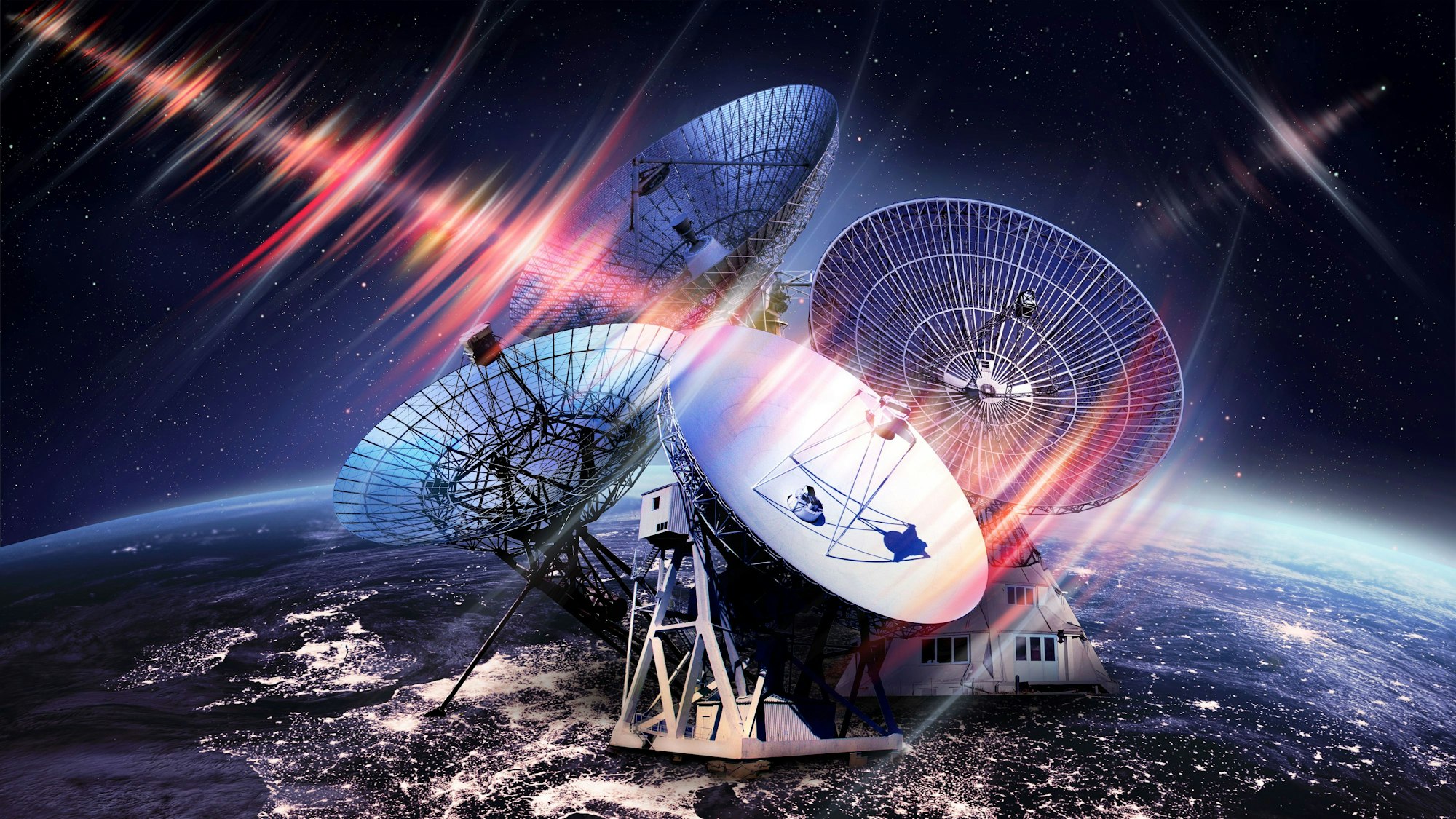 Eine Grafik zeigt die vier Teleskope vereint, ein Radioblitz schießt durch sie hindurch.