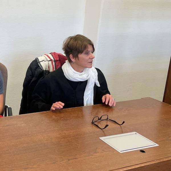 Der Angeklagte mit seiner Verteidigerin kurz vor dem Urteil im Landgericht Köln.