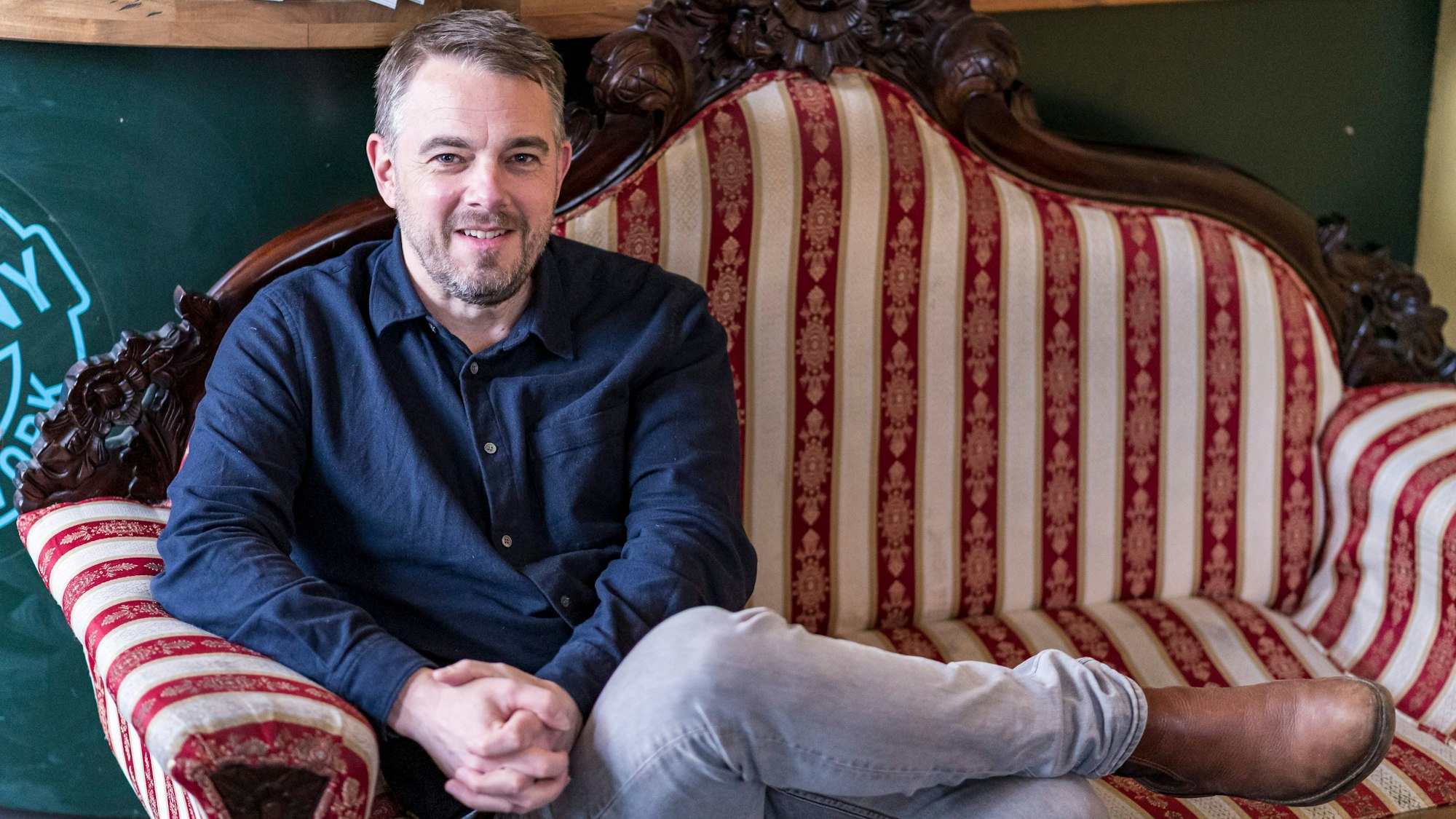 Interview mit dem Kölner Musiker Oliver Minck im April 2022, als er sein Solo-Projekt vorgestellt hat. Nun ist er wieder mit Wolke-Partner Benedikt Filleböck unterwegs