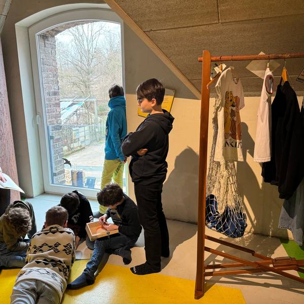 Kinder können im neuer Escaperoom im Naturgut Ophoven Rätsel lösen.