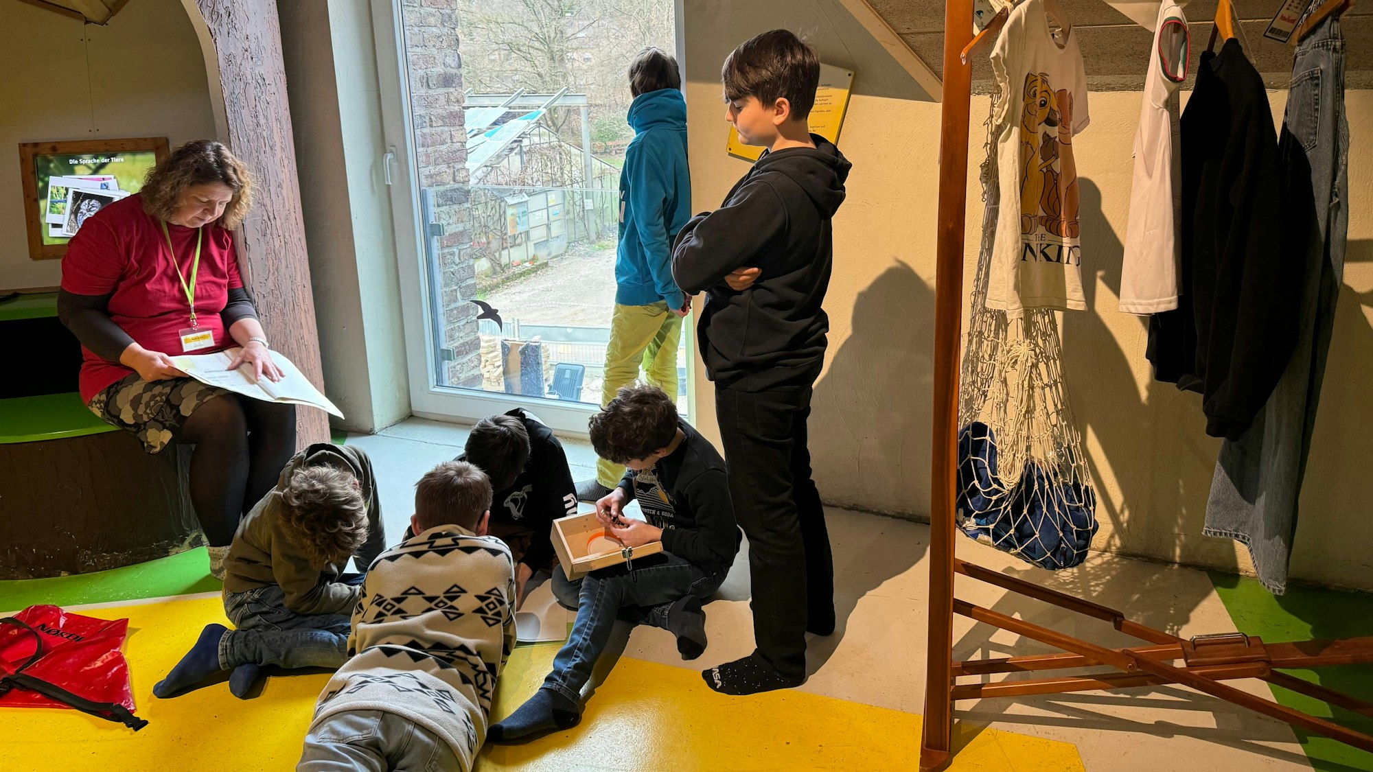 Kinder können im neuer Escaperoom im Naturgut Ophoven Rätsel lösen.