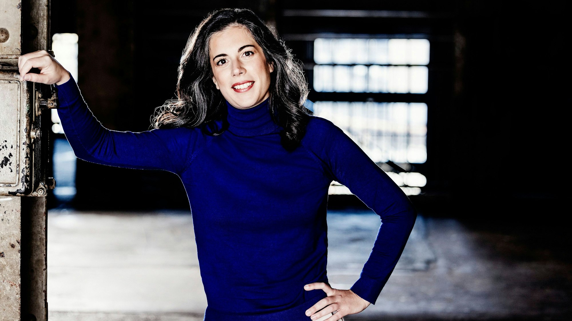 Zu sehen ist die Dirigentin Marie Jacquot.