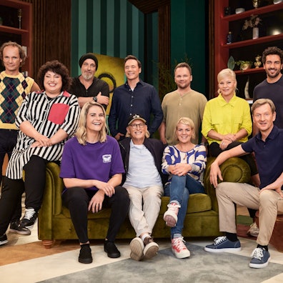 Die Teilnehmer der fünften Staffel von „LOL – Last One Laughing“ auf Amazon Prime Video. Olaf Schubert, Meltem Kaptan, Torsten Sträter, Hazel Brugger, Moderator Michael „Bully“ Herbig, Otto Waalkes, Ralf Schmitz, Mirja Boes, Ina Müller, Michael Kessler und Elyas M'Barek. (v.l.n.r)