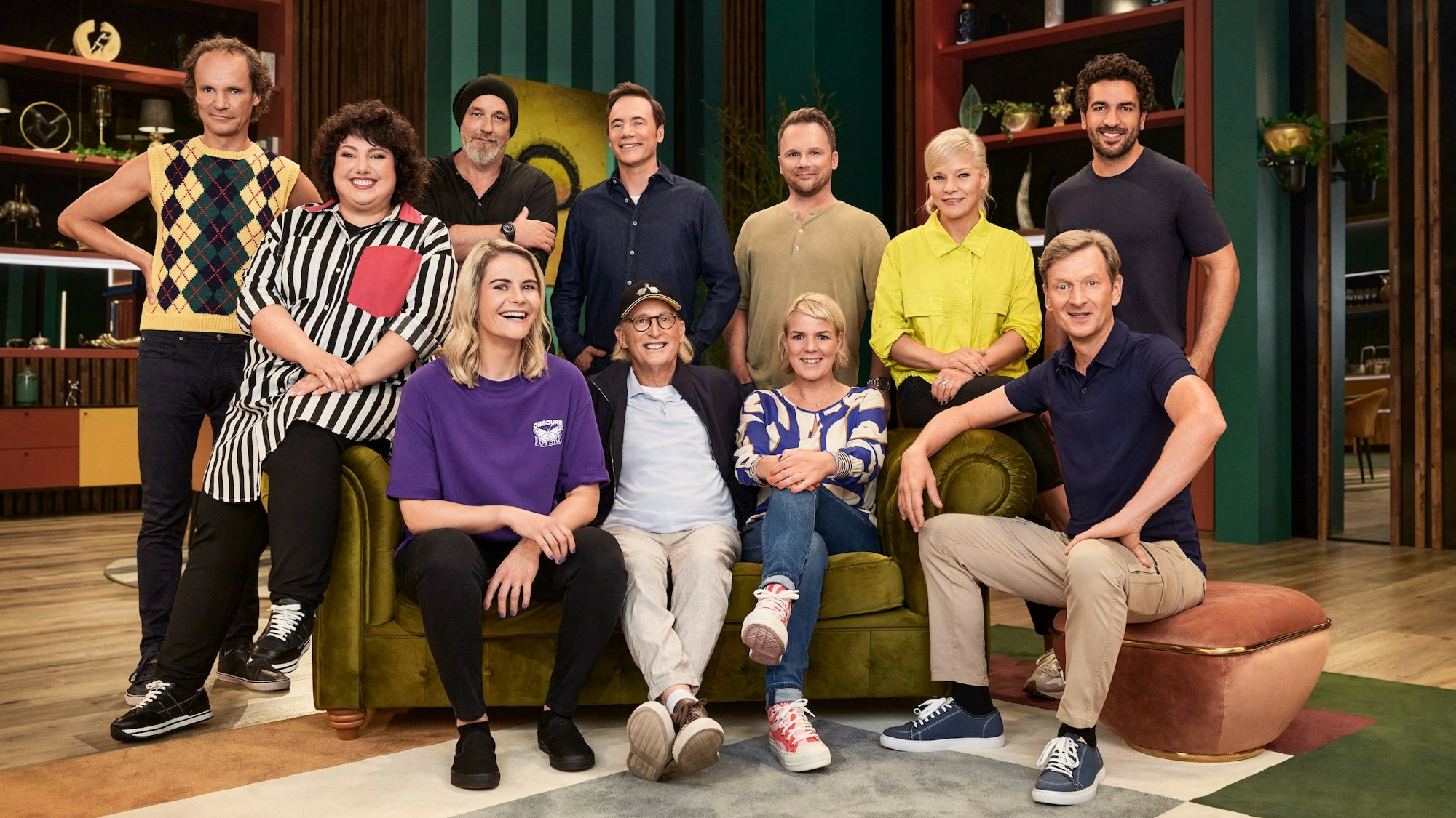 Die Teilnehmer der fünften Staffel von „LOL – Last One Laughing“ auf Amazon Prime Video. Olaf Schubert, Meltem Kaptan, Torsten Sträter, Hazel Brugger, Moderator Michael „Bully“ Herbig, Otto Waalkes, Ralf Schmitz, Mirja Boes, Ina Müller, Michael Kessler und Elyas M'Barek. (v.l.n.r)