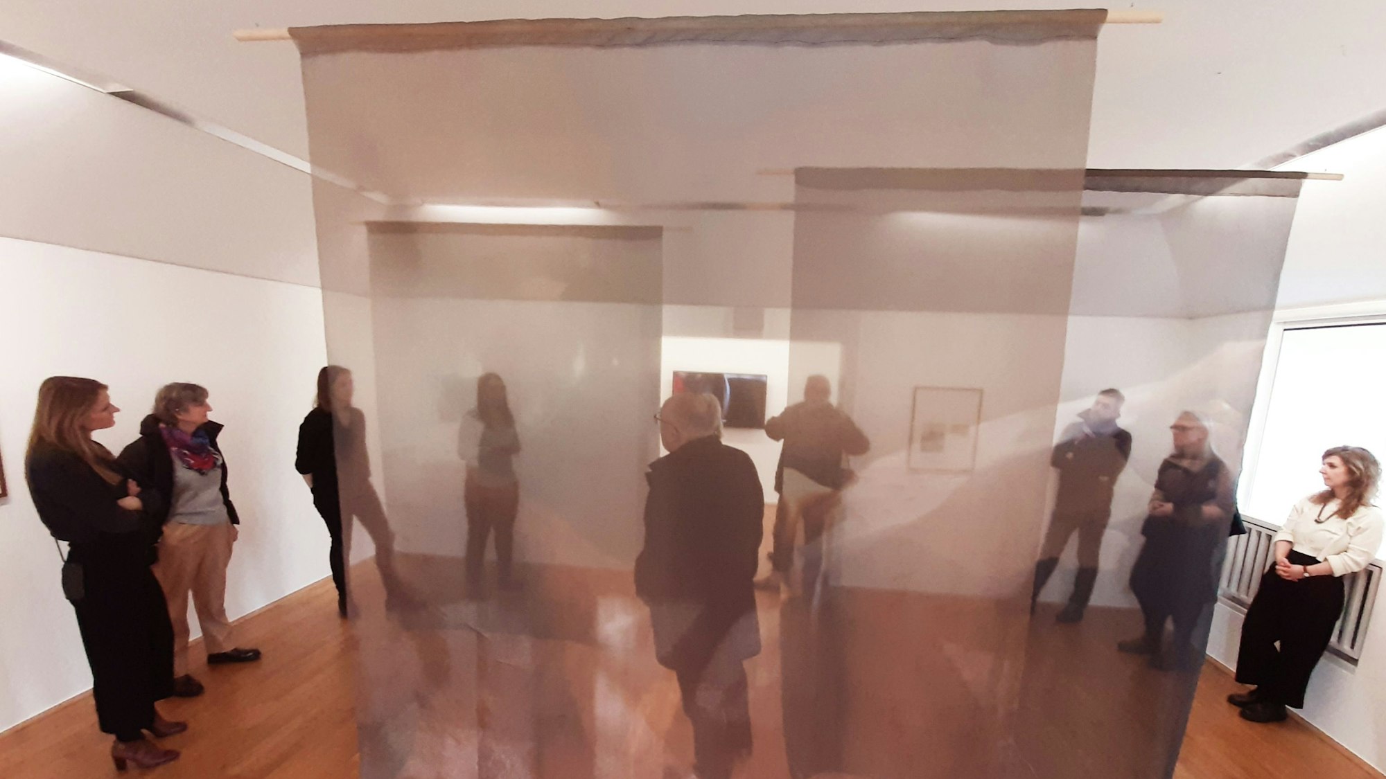 Ausstellung "An den Rändern" im Museum Morsbroich und dem Kunstverein Leverkusen, kuratiert von Miriam Edmunds (l.) aus Basel und Maxie Fischer aus Berlin.