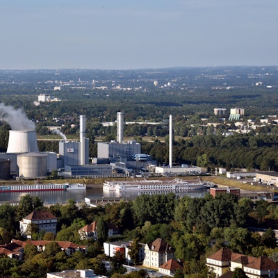 Das Kraftwerk Niehl 3 ein Gas und Dampfturbinen-Heizkraftwerk in Köln-Niehl liefert Strom und Fernwärme