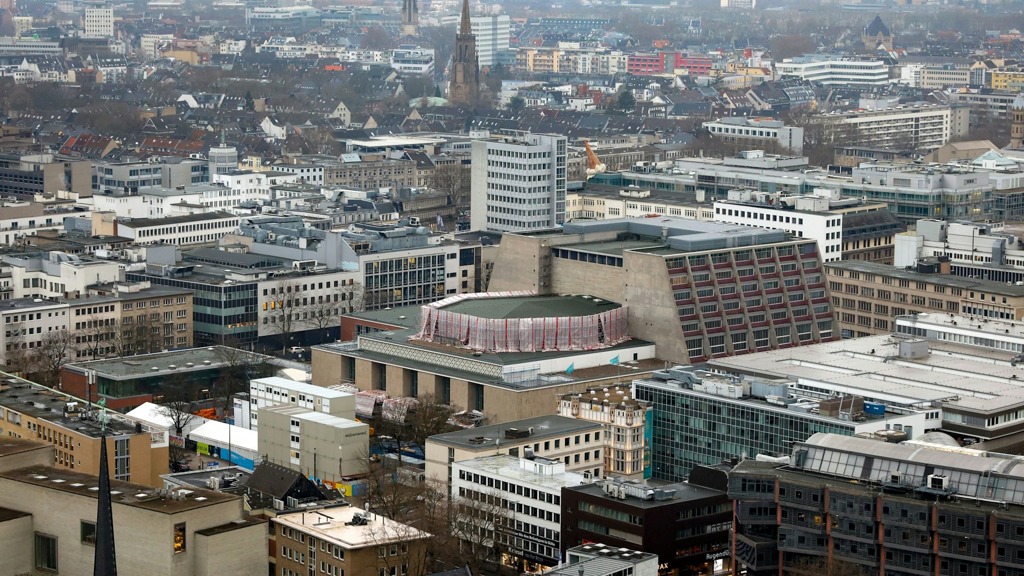 Blick von oben auf die Sanierung am Offenbachplatz