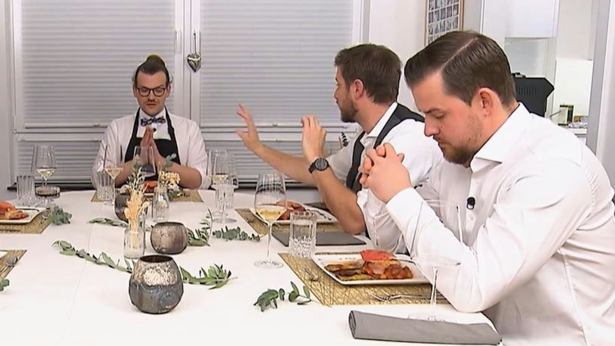 Gastgeber Marc (v.l.), Thomas und David bei „Das perfekte Dinner“ in Bonn.