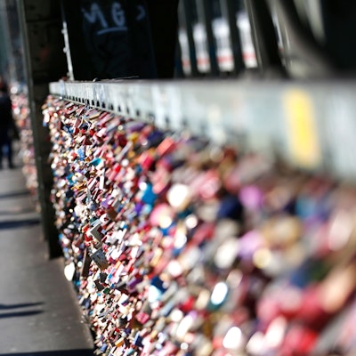 Liebesschlösser auf der Hohenzollernbrücke.