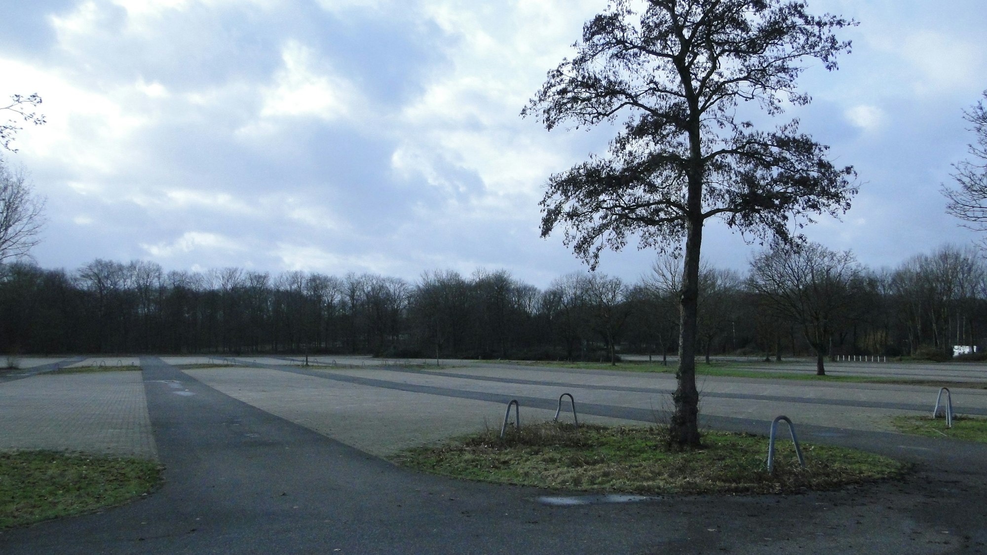 Parkplatz am Fühlinger See