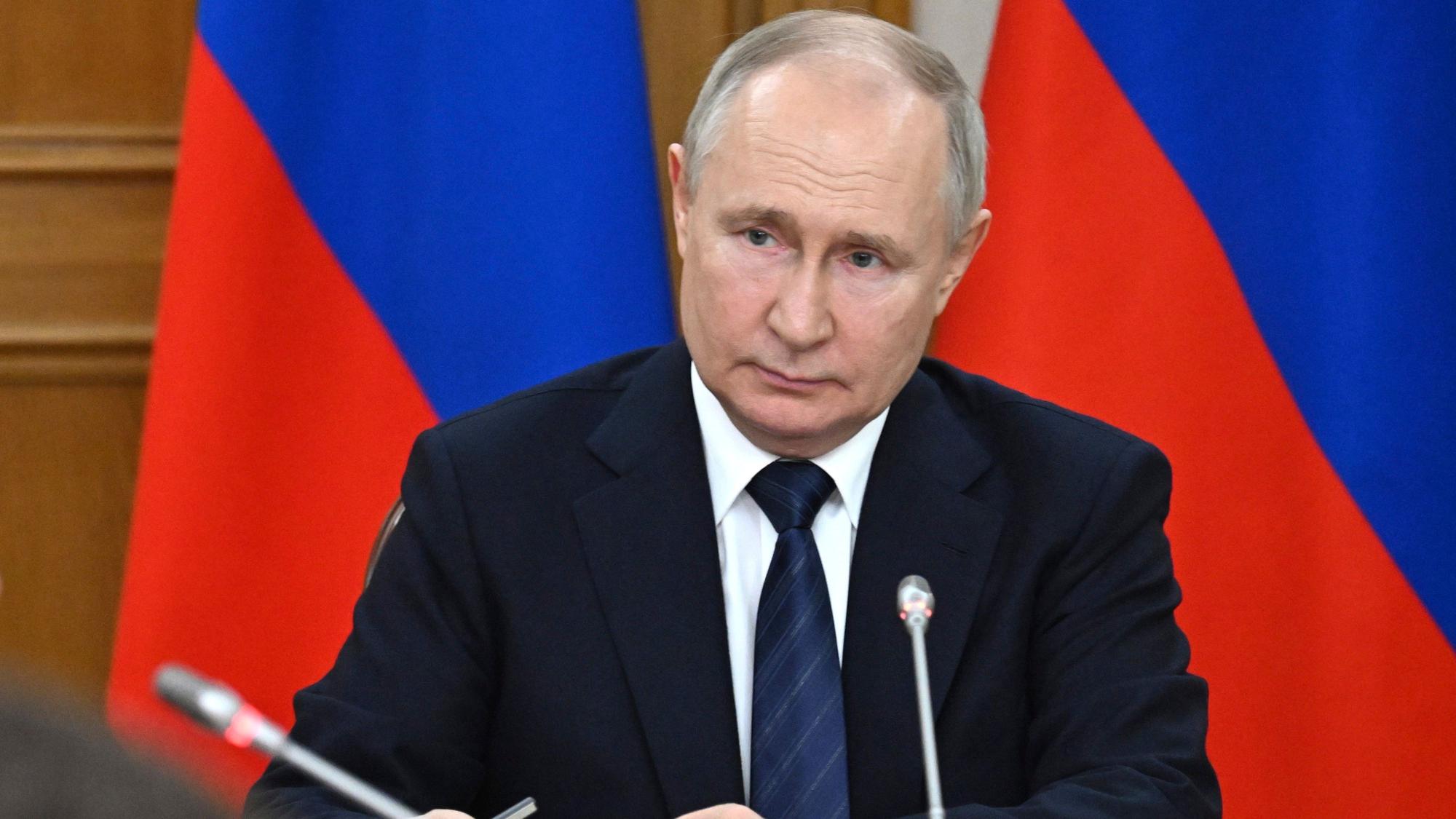 Wladimir Putin, Präsident von Russland, nimmt an einem Treffen zur sozialen und wirtschaftlichen Entwicklung des russischen Kaliningrader Gebiets im Gebäude der Regionalregierung in Kaliningrad teil.